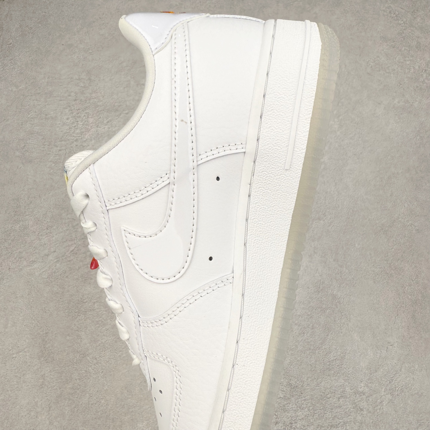 图片[7]-NK Air Force 1´07 Low 空军一号低帮百搭休闲运动板鞋 IB8875-111 柔软、弹性十足的缓震性能和出色的中底设计 横跨复古与现代的外型结合 造就出风靡全球 三十多年的Force 1 直到今天还深受青睐 实拍调校N版已经零色差零失真 百分百还原实物色彩所见即所得 不存在货不对板色差等低级问题 选购参考实物拍摄 不混卖不参货 只用心做好货严格选品 承诺混一赔十 尺码：36 36.5 37.5 38 38.5 39 40 40.5 41 42 42.5 43 44 44.5 45-选品中心