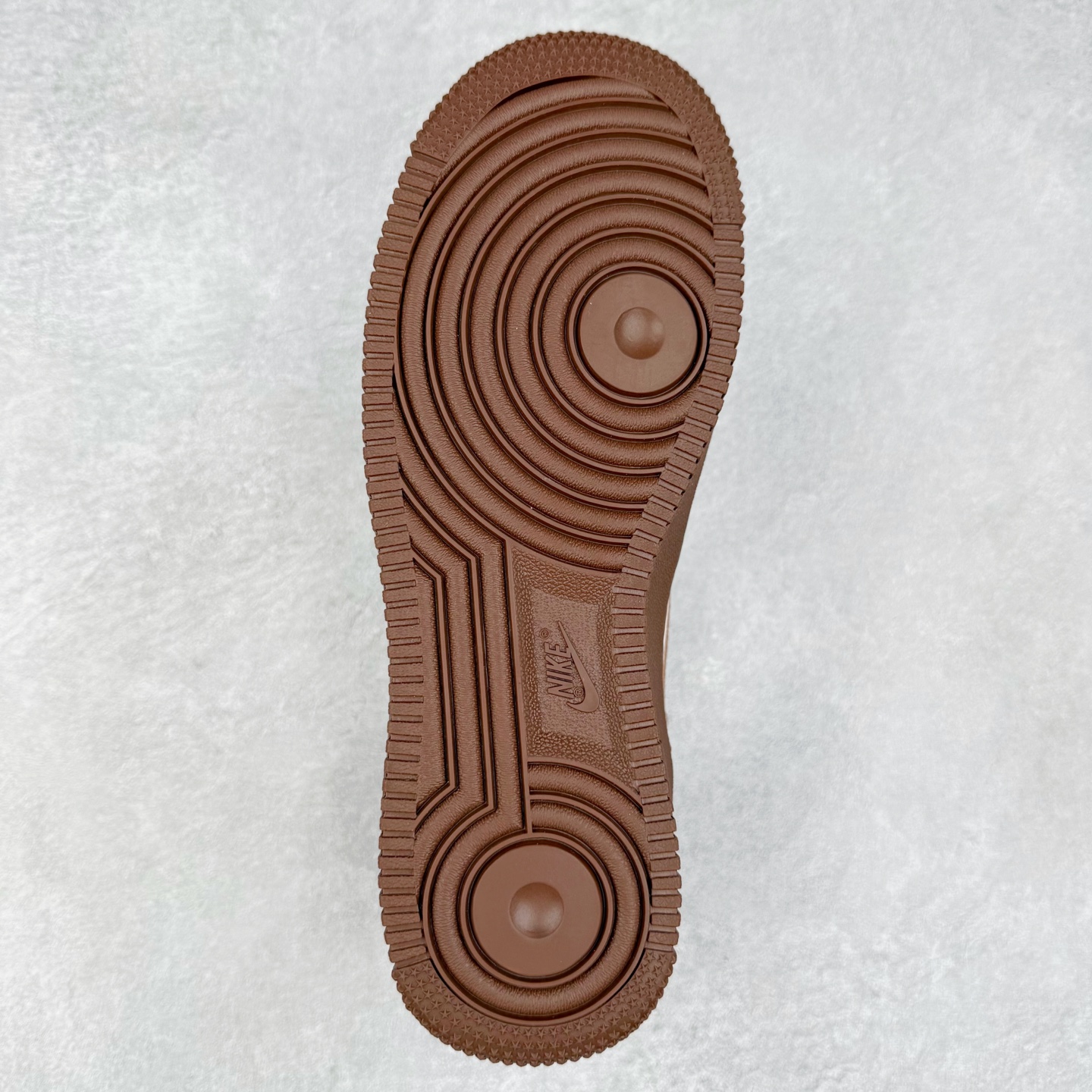 图片[9]-NK Air Force 1´07 Low 空军一号低帮百搭休闲运动板鞋 IM3378-122 柔软、弹性十足的缓震性能和出色的中底设计 横跨复古与现代的外型结合 造就出风靡全球 三十多年的Force 1 直到今天还深受青睐 实拍调校N版已经零色差零失真 百分百还原实物色彩所见即所得 不存在货不对板色差等低级问题 选购参考实物拍摄 不混卖不参货 只用心做好货严格选品 承诺混一赔十 尺码：36 36.5 37.5 38 38.5 39 40 40.5 41 42 42.5 43 44 44.5 45-选品中心