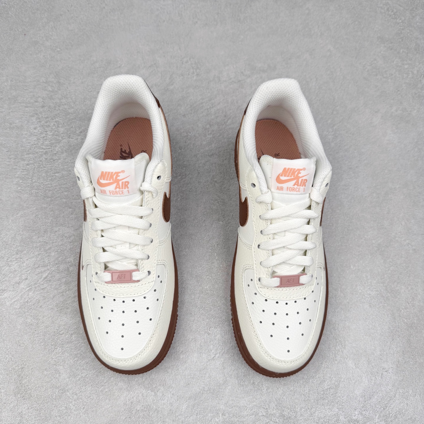 图片[2]-NK Air Force 1´07 Low 空军一号低帮百搭休闲运动板鞋 IM3378-122 柔软、弹性十足的缓震性能和出色的中底设计 横跨复古与现代的外型结合 造就出风靡全球 三十多年的Force 1 直到今天还深受青睐 实拍调校N版已经零色差零失真 百分百还原实物色彩所见即所得 不存在货不对板色差等低级问题 选购参考实物拍摄 不混卖不参货 只用心做好货严格选品 承诺混一赔十 尺码：36 36.5 37.5 38 38.5 39 40 40.5 41 42 42.5 43 44 44.5 45-选品中心