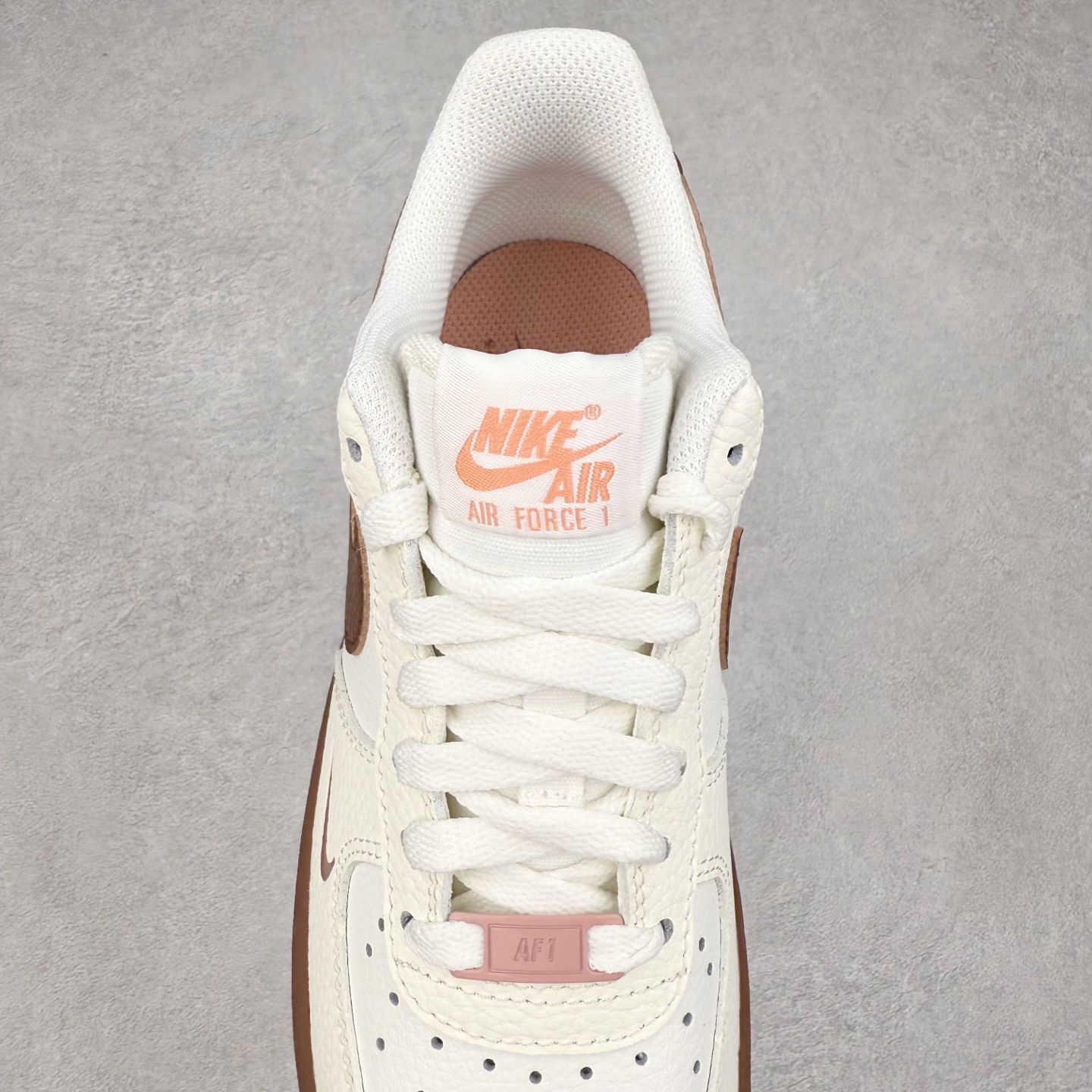 图片[5]-NK Air Force 1´07 Low 空军一号低帮百搭休闲运动板鞋 IM3378-122 柔软、弹性十足的缓震性能和出色的中底设计 横跨复古与现代的外型结合 造就出风靡全球 三十多年的Force 1 直到今天还深受青睐 实拍调校N版已经零色差零失真 百分百还原实物色彩所见即所得 不存在货不对板色差等低级问题 选购参考实物拍摄 不混卖不参货 只用心做好货严格选品 承诺混一赔十 尺码：36 36.5 37.5 38 38.5 39 40 40.5 41 42 42.5 43 44 44.5 45-选品中心