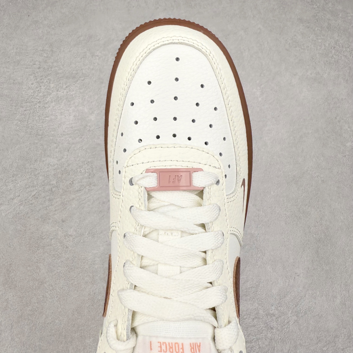 图片[4]-NK Air Force 1´07 Low 空军一号低帮百搭休闲运动板鞋 IM3378-122 柔软、弹性十足的缓震性能和出色的中底设计 横跨复古与现代的外型结合 造就出风靡全球 三十多年的Force 1 直到今天还深受青睐 实拍调校N版已经零色差零失真 百分百还原实物色彩所见即所得 不存在货不对板色差等低级问题 选购参考实物拍摄 不混卖不参货 只用心做好货严格选品 承诺混一赔十 尺码：36 36.5 37.5 38 38.5 39 40 40.5 41 42 42.5 43 44 44.5 45-选品中心