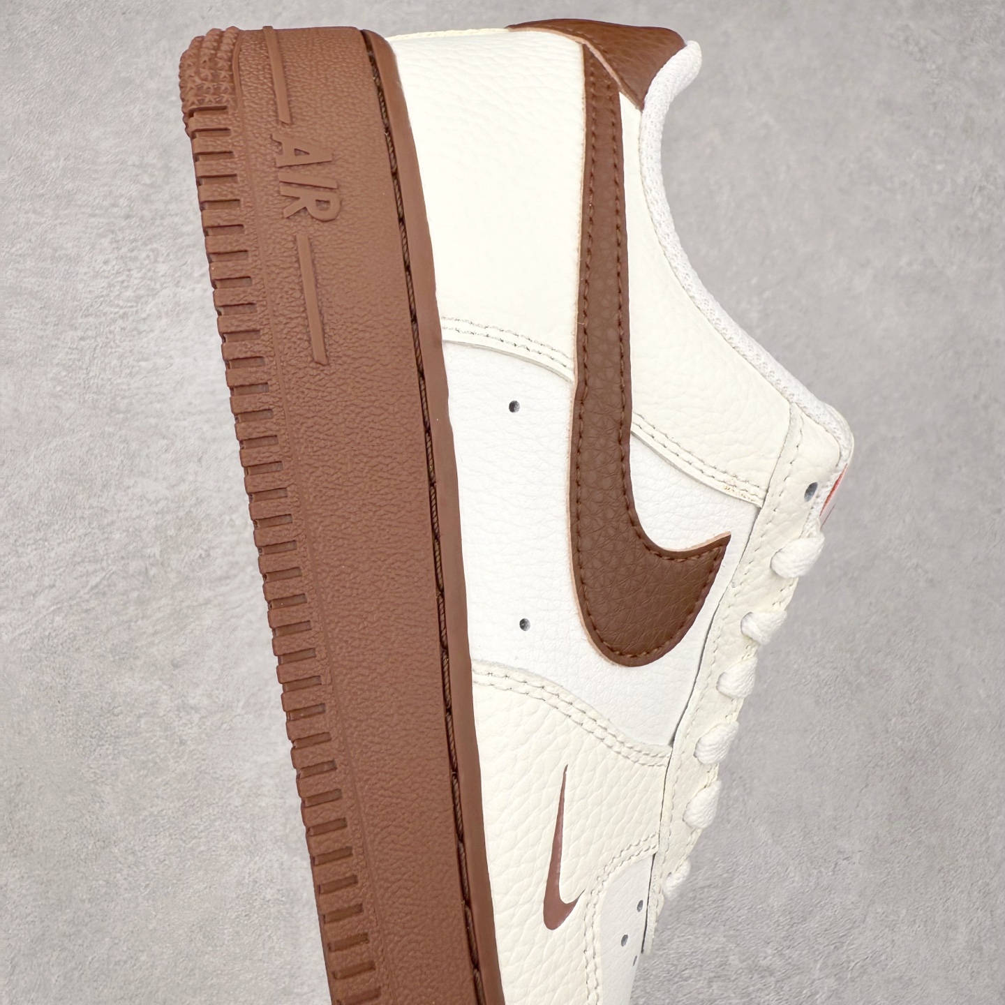 图片[6]-NK Air Force 1´07 Low 空军一号低帮百搭休闲运动板鞋 IM3378-122 柔软、弹性十足的缓震性能和出色的中底设计 横跨复古与现代的外型结合 造就出风靡全球 三十多年的Force 1 直到今天还深受青睐 实拍调校N版已经零色差零失真 百分百还原实物色彩所见即所得 不存在货不对板色差等低级问题 选购参考实物拍摄 不混卖不参货 只用心做好货严格选品 承诺混一赔十 尺码：36 36.5 37.5 38 38.5 39 40 40.5 41 42 42.5 43 44 44.5 45-选品中心