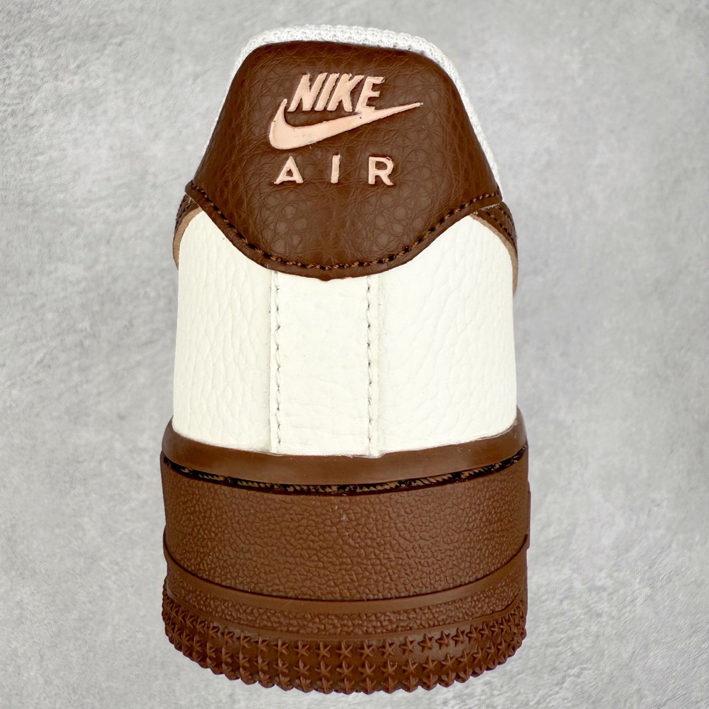 图片[8]-NK Air Force 1´07 Low 空军一号低帮百搭休闲运动板鞋 IM3378-122 柔软、弹性十足的缓震性能和出色的中底设计 横跨复古与现代的外型结合 造就出风靡全球 三十多年的Force 1 直到今天还深受青睐 实拍调校N版已经零色差零失真 百分百还原实物色彩所见即所得 不存在货不对板色差等低级问题 选购参考实物拍摄 不混卖不参货 只用心做好货严格选品 承诺混一赔十 尺码：36 36.5 37.5 38 38.5 39 40 40.5 41 42 42.5 43 44 44.5 45-选品中心