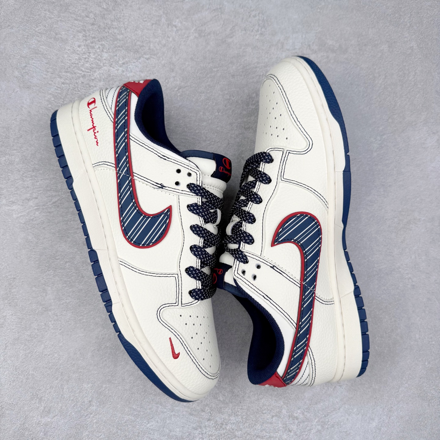 图片[3]-NK Dunk Low 定制配色 QW5836-017 大厂出品 极力推荐 原装头层材料 独家版型蒸餾加工帶來的是更好的视觉和脚感体验大厂纯原品质出货 清洁度 电绣工艺 皮料切割干净无任何毛边 细节完美 实拍调校N版已经零色差零失真 百分百还原实物色彩所见即所得 不存在货不对板色差等低级问题 选购参考实物拍摄 不混卖不参货 只用心做好货严格选品 承诺混一赔十 尺码：36 36.5 37.5 38 38.5 39 40 40.5 41 42 42.5 43 44 44.5 45-选品中心