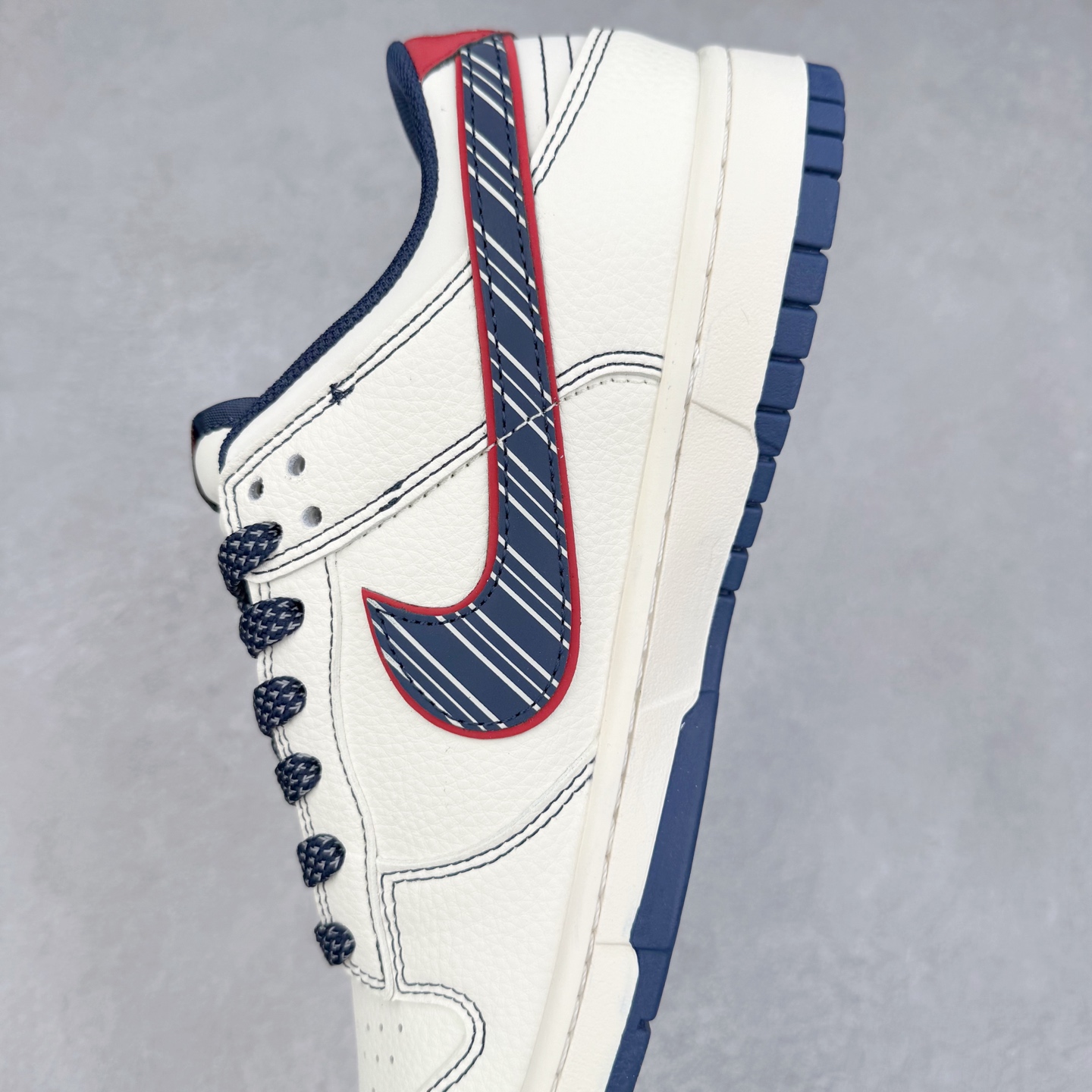 图片[7]-NK Dunk Low 定制配色 QW5836-017 大厂出品 极力推荐 原装头层材料 独家版型蒸餾加工帶來的是更好的视觉和脚感体验大厂纯原品质出货 清洁度 电绣工艺 皮料切割干净无任何毛边 细节完美 实拍调校N版已经零色差零失真 百分百还原实物色彩所见即所得 不存在货不对板色差等低级问题 选购参考实物拍摄 不混卖不参货 只用心做好货严格选品 承诺混一赔十 尺码：36 36.5 37.5 38 38.5 39 40 40.5 41 42 42.5 43 44 44.5 45-选品中心