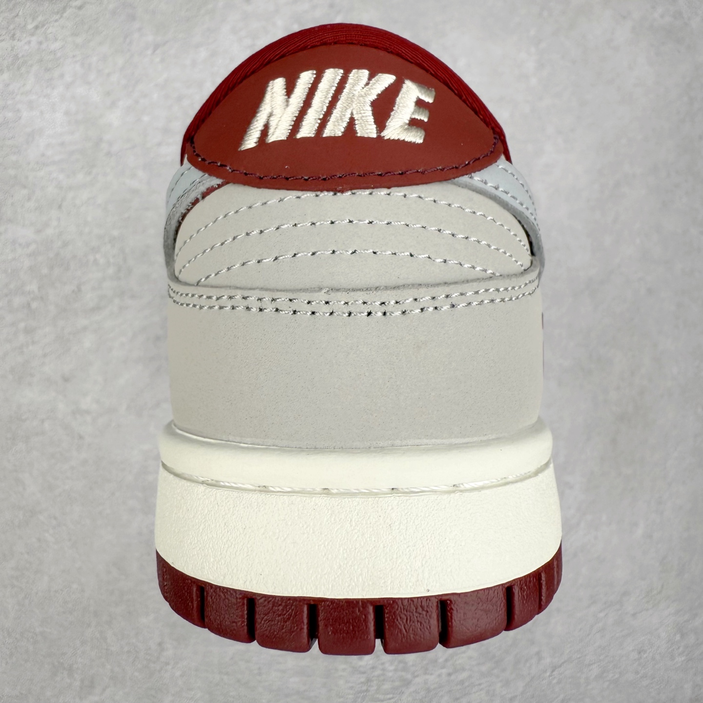 图片[8]-NK Dunk Low 定制配色 XY2026-157 大厂出品 极力推荐 原装头层材料 独家版型蒸餾加工帶來的是更好的视觉和脚感体验大厂纯原品质出货 清洁度 电绣工艺 皮料切割干净无任何毛边 细节完美 实拍调校N版已经零色差零失真 百分百还原实物色彩所见即所得 不存在货不对板色差等低级问题 选购参考实物拍摄 不混卖不参货 只用心做好货严格选品 承诺混一赔十 尺码：36 36.5 37.5 38 38.5 39 40 40.5 41 42 42.5 43 44 44.5 45-选品中心