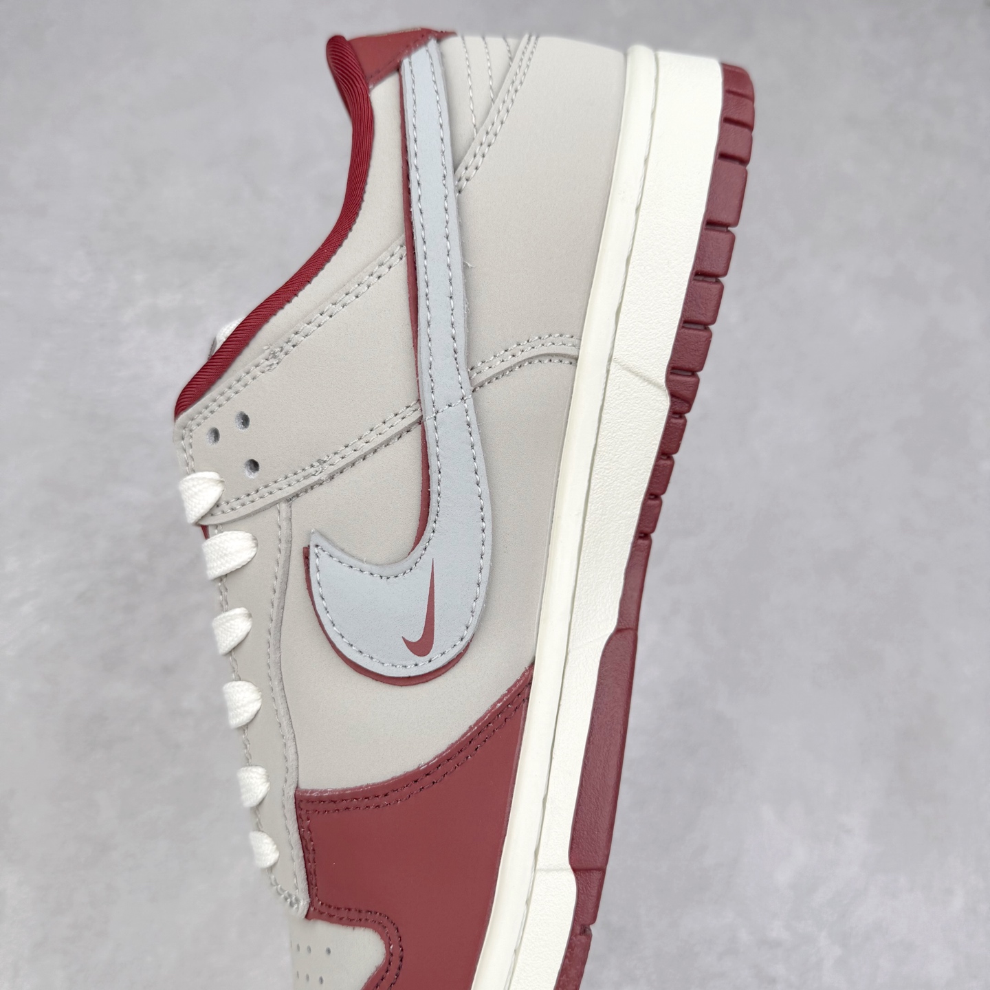 图片[7]-NK Dunk Low 定制配色 XY2026-157 大厂出品 极力推荐 原装头层材料 独家版型蒸餾加工帶來的是更好的视觉和脚感体验大厂纯原品质出货 清洁度 电绣工艺 皮料切割干净无任何毛边 细节完美 实拍调校N版已经零色差零失真 百分百还原实物色彩所见即所得 不存在货不对板色差等低级问题 选购参考实物拍摄 不混卖不参货 只用心做好货严格选品 承诺混一赔十 尺码：36 36.5 37.5 38 38.5 39 40 40.5 41 42 42.5 43 44 44.5 45-选品中心