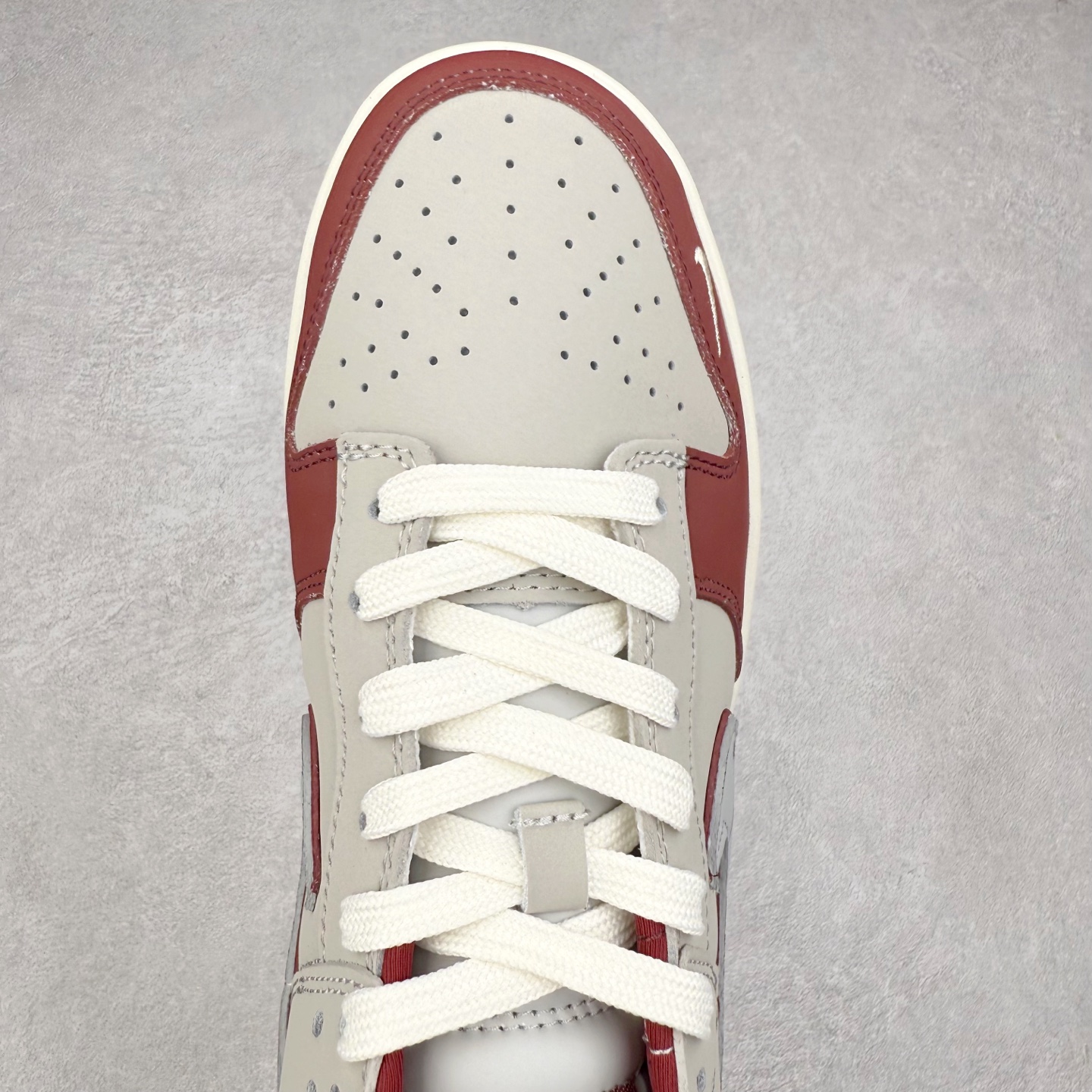 图片[4]-NK Dunk Low 定制配色 XY2026-157 大厂出品 极力推荐 原装头层材料 独家版型蒸餾加工帶來的是更好的视觉和脚感体验大厂纯原品质出货 清洁度 电绣工艺 皮料切割干净无任何毛边 细节完美 实拍调校N版已经零色差零失真 百分百还原实物色彩所见即所得 不存在货不对板色差等低级问题 选购参考实物拍摄 不混卖不参货 只用心做好货严格选品 承诺混一赔十 尺码：36 36.5 37.5 38 38.5 39 40 40.5 41 42 42.5 43 44 44.5 45-选品中心