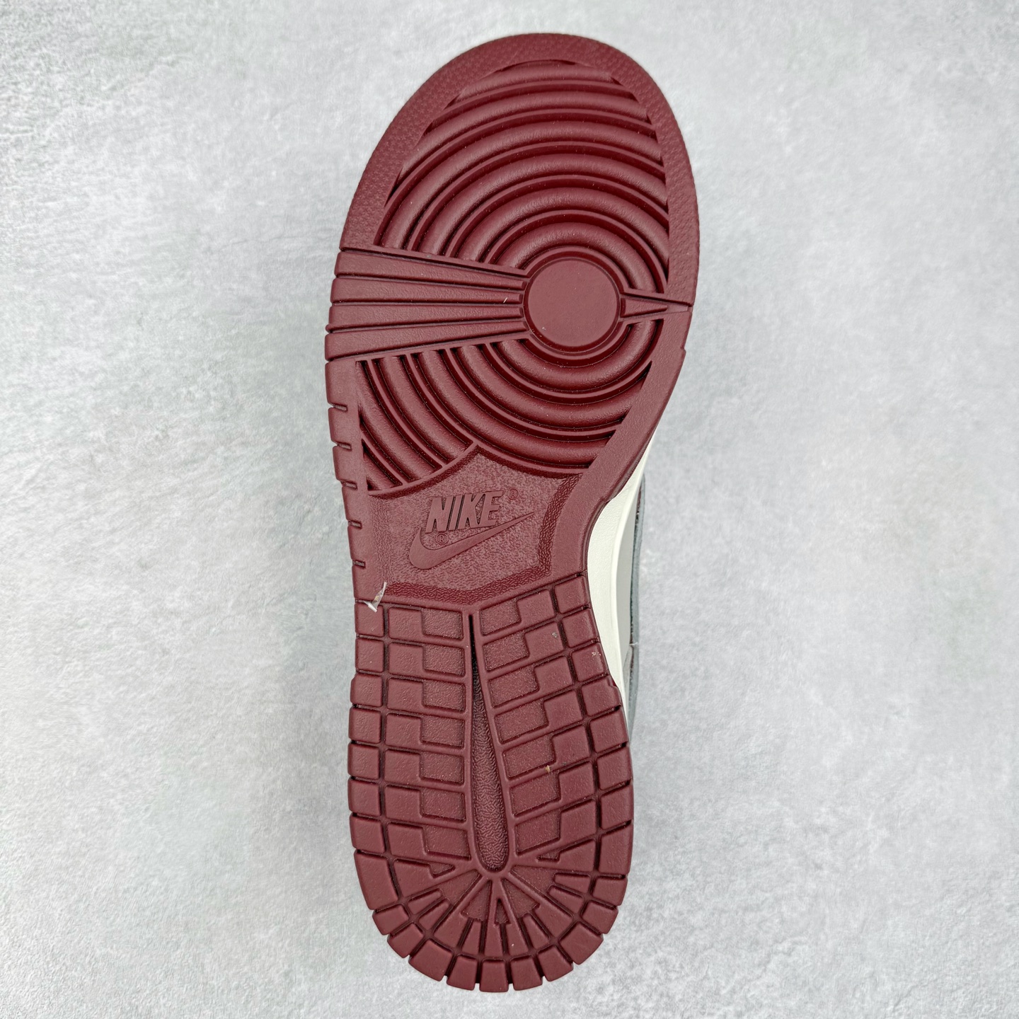 图片[9]-NK Dunk Low 定制配色 XY2026-157 大厂出品 极力推荐 原装头层材料 独家版型蒸餾加工帶來的是更好的视觉和脚感体验大厂纯原品质出货 清洁度 电绣工艺 皮料切割干净无任何毛边 细节完美 实拍调校N版已经零色差零失真 百分百还原实物色彩所见即所得 不存在货不对板色差等低级问题 选购参考实物拍摄 不混卖不参货 只用心做好货严格选品 承诺混一赔十 尺码：36 36.5 37.5 38 38.5 39 40 40.5 41 42 42.5 43 44 44.5 45-选品中心