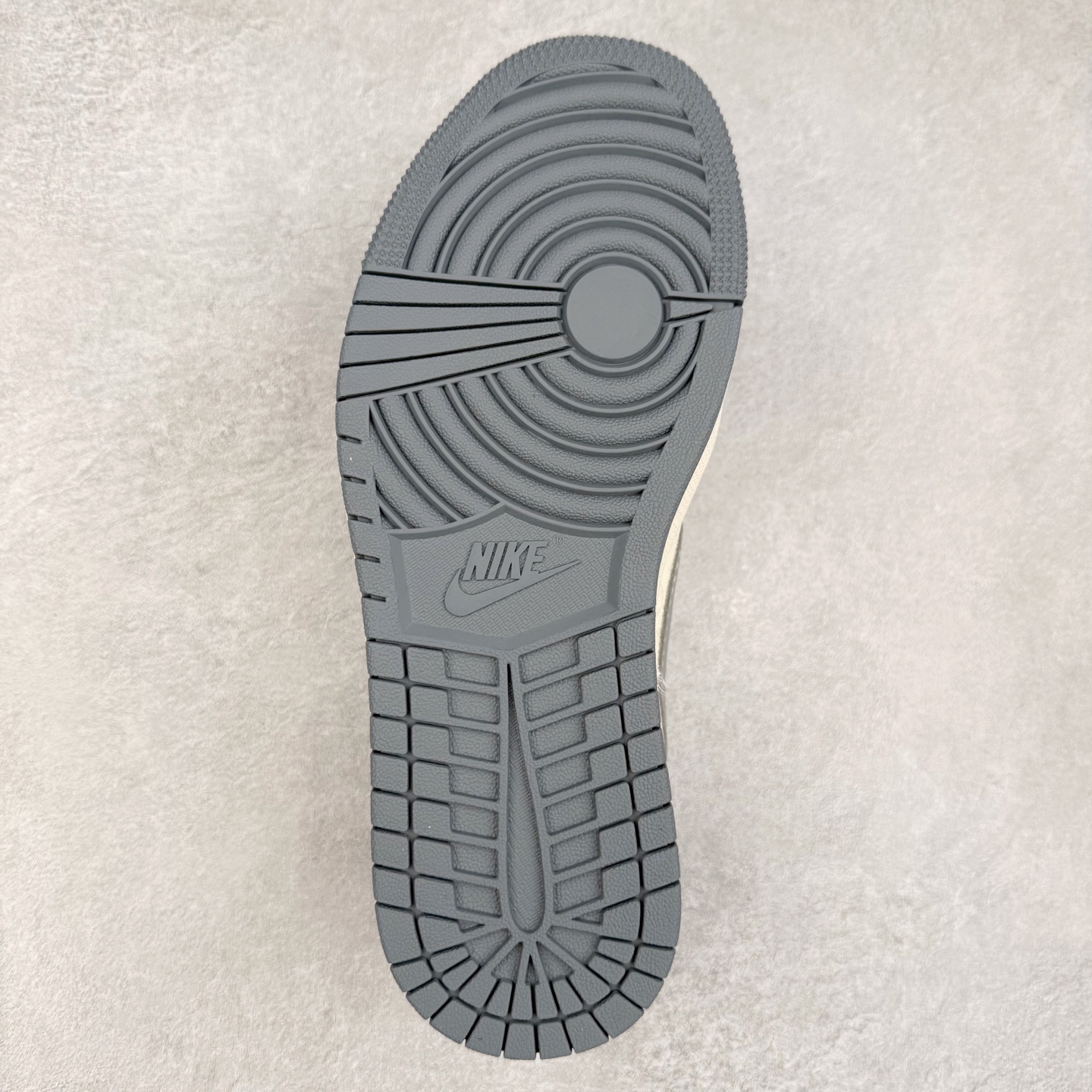 图片[9]-TS x Air Jordan AJ1 Low 倒钩低帮联名定制配色 XS7089-615 原厂内置气垫魔块 A模大底 头层小牛皮 鞋舌AJ原厂专用牛津布+AJ专用反口珍珠布+原厂无杂质高弹内里海棉+特殊封边弹力鞋带 实拍调校N版已经零色差零失真 百分百还原实物色彩所见即所得 不存在货不对板色差等低级问题 选购参考实物拍摄 不混卖不参货 只用心做好货严格选品 承诺混一赔十 尺码：36 36.5 37.5 38 38.5 39 40 40.5 41 42 42.5 43 44 44.5 45-选品中心