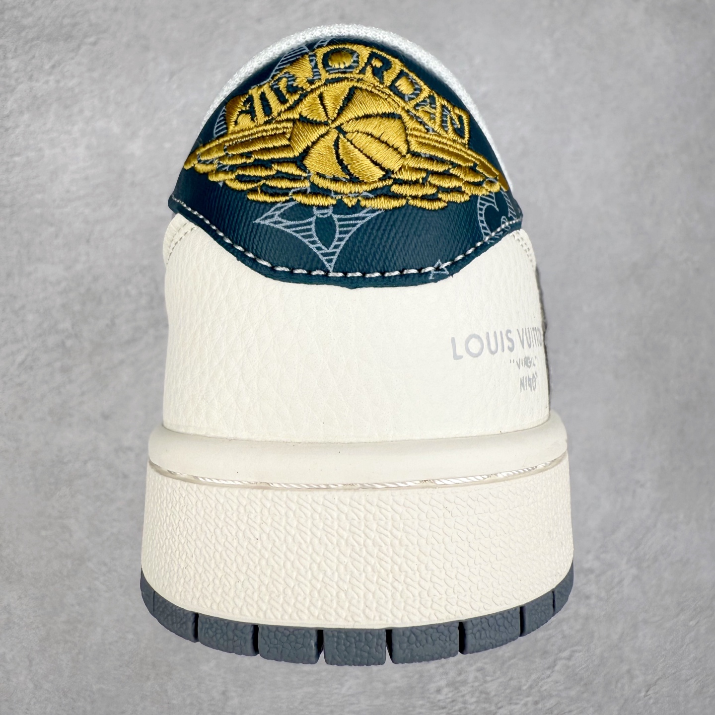 图片[8]-TS x Air Jordan AJ1 Low 倒钩低帮联名定制配色 XS7089-615 原厂内置气垫魔块 A模大底 头层小牛皮 鞋舌AJ原厂专用牛津布+AJ专用反口珍珠布+原厂无杂质高弹内里海棉+特殊封边弹力鞋带 实拍调校N版已经零色差零失真 百分百还原实物色彩所见即所得 不存在货不对板色差等低级问题 选购参考实物拍摄 不混卖不参货 只用心做好货严格选品 承诺混一赔十 尺码：36 36.5 37.5 38 38.5 39 40 40.5 41 42 42.5 43 44 44.5 45-选品中心