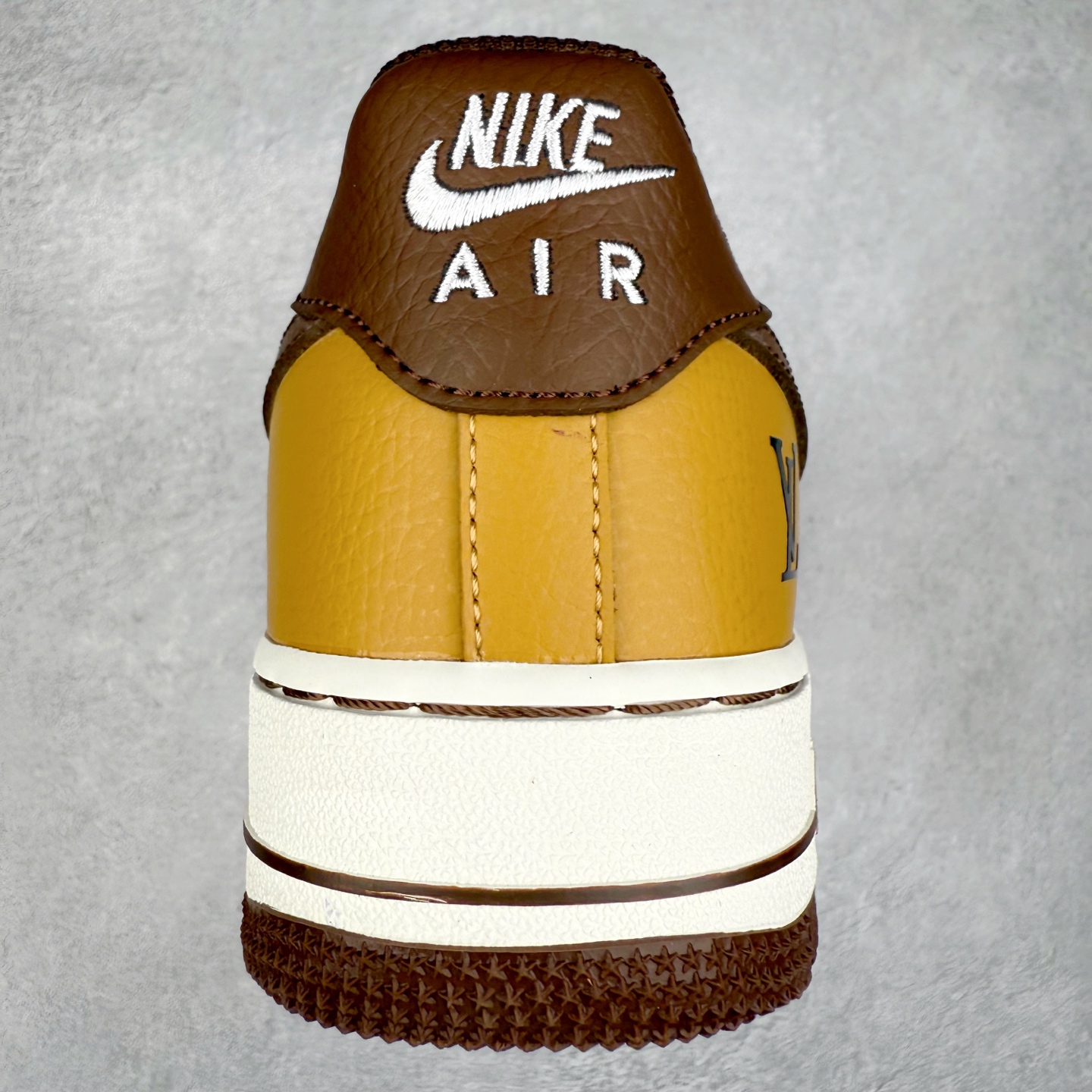 图片[8]-NK Air Force 1´07 Low 空军一号低帮百搭休闲运动板鞋 LW9279-014 柔软、弹性十足的缓震性能和出色的中底设计 横跨复古与现代的外型结合 造就出风靡全球 三十多年的Force 1 直到今天还深受青睐 实拍调校N版已经零色差零失真 百分百还原实物色彩所见即所得 不存在货不对板色差等低级问题 选购参考实物拍摄 不混卖不参货 只用心做好货严格选品 承诺混一赔十 尺码：36 36.5 37.5 38 38.5 39 40 40.5 41 42 42.5 43 44 44.5 45-选品中心