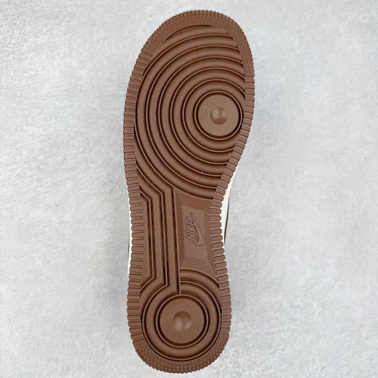 图片[9]-NK Air Force 1´07 Low 空军一号低帮百搭休闲运动板鞋 LW9279-014 柔软、弹性十足的缓震性能和出色的中底设计 横跨复古与现代的外型结合 造就出风靡全球 三十多年的Force 1 直到今天还深受青睐 实拍调校N版已经零色差零失真 百分百还原实物色彩所见即所得 不存在货不对板色差等低级问题 选购参考实物拍摄 不混卖不参货 只用心做好货严格选品 承诺混一赔十 尺码：36 36.5 37.5 38 38.5 39 40 40.5 41 42 42.5 43 44 44.5 45-选品中心