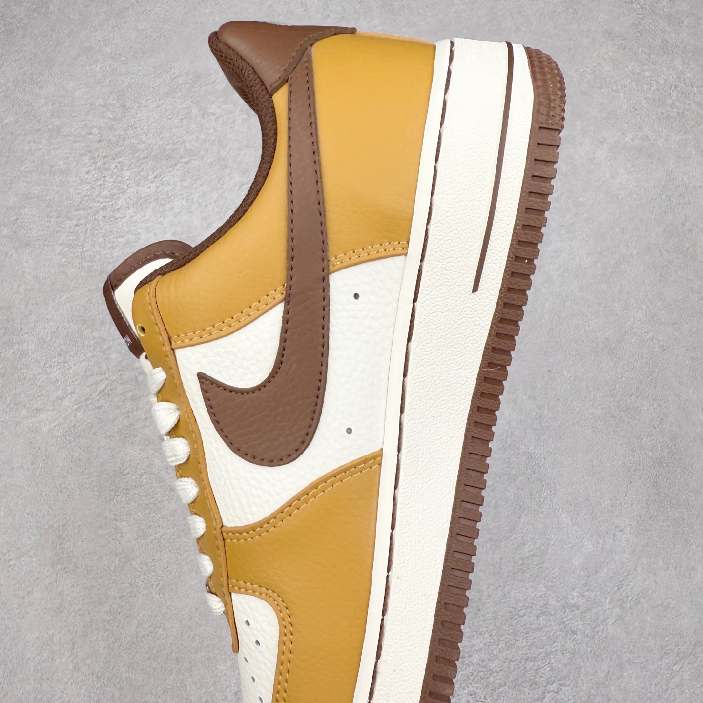 图片[7]-NK Air Force 1´07 Low 空军一号低帮百搭休闲运动板鞋 LW9279-014 柔软、弹性十足的缓震性能和出色的中底设计 横跨复古与现代的外型结合 造就出风靡全球 三十多年的Force 1 直到今天还深受青睐 实拍调校N版已经零色差零失真 百分百还原实物色彩所见即所得 不存在货不对板色差等低级问题 选购参考实物拍摄 不混卖不参货 只用心做好货严格选品 承诺混一赔十 尺码：36 36.5 37.5 38 38.5 39 40 40.5 41 42 42.5 43 44 44.5 45-选品中心