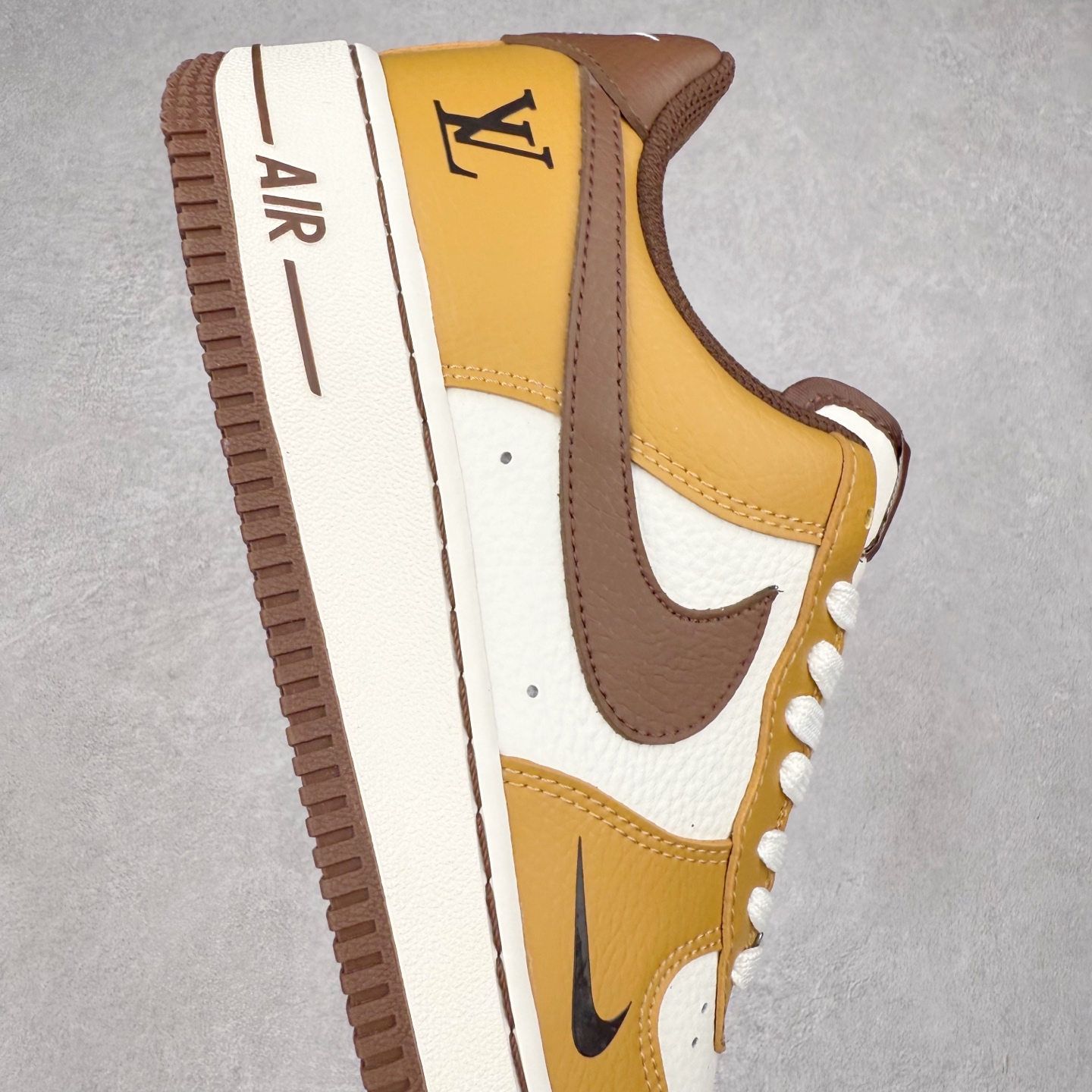 图片[6]-NK Air Force 1´07 Low 空军一号低帮百搭休闲运动板鞋 LW9279-014 柔软、弹性十足的缓震性能和出色的中底设计 横跨复古与现代的外型结合 造就出风靡全球 三十多年的Force 1 直到今天还深受青睐 实拍调校N版已经零色差零失真 百分百还原实物色彩所见即所得 不存在货不对板色差等低级问题 选购参考实物拍摄 不混卖不参货 只用心做好货严格选品 承诺混一赔十 尺码：36 36.5 37.5 38 38.5 39 40 40.5 41 42 42.5 43 44 44.5 45-选品中心