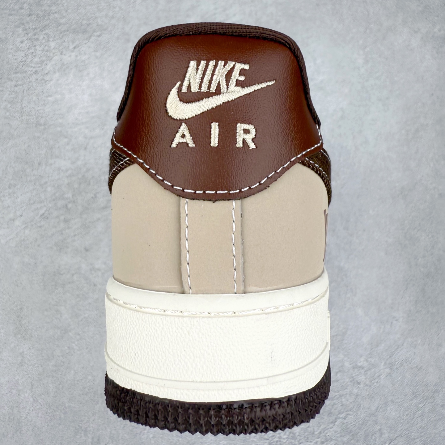 图片[8]-NK Air Force 1´07 Low 空军一号低帮百搭休闲运动板鞋 KK1988-091 柔软、弹性十足的缓震性能和出色的中底设计 横跨复古与现代的外型结合 造就出风靡全球 三十多年的Force 1 直到今天还深受青睐 实拍调校N版已经零色差零失真 百分百还原实物色彩所见即所得 不存在货不对板色差等低级问题 选购参考实物拍摄 不混卖不参货 只用心做好货严格选品 承诺混一赔十 尺码：36 36.5 37.5 38 38.5 39 40 40.5 41 42 42.5 43 44 44.5 45-选品中心