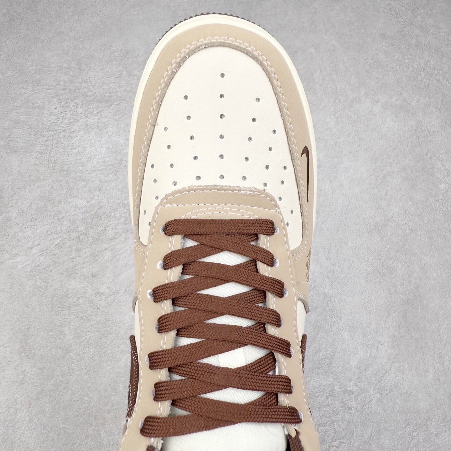 图片[4]-NK Air Force 1´07 Low 空军一号低帮百搭休闲运动板鞋 KK1988-091 柔软、弹性十足的缓震性能和出色的中底设计 横跨复古与现代的外型结合 造就出风靡全球 三十多年的Force 1 直到今天还深受青睐 实拍调校N版已经零色差零失真 百分百还原实物色彩所见即所得 不存在货不对板色差等低级问题 选购参考实物拍摄 不混卖不参货 只用心做好货严格选品 承诺混一赔十 尺码：36 36.5 37.5 38 38.5 39 40 40.5 41 42 42.5 43 44 44.5 45-选品中心