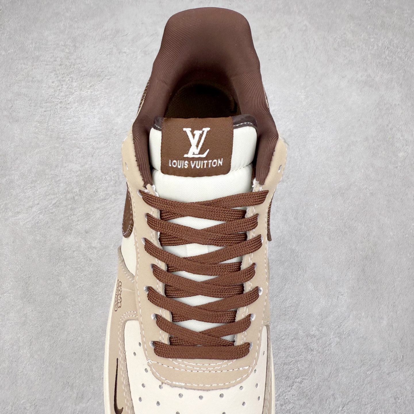 图片[5]-NK Air Force 1´07 Low 空军一号低帮百搭休闲运动板鞋 KK1988-091 柔软、弹性十足的缓震性能和出色的中底设计 横跨复古与现代的外型结合 造就出风靡全球 三十多年的Force 1 直到今天还深受青睐 实拍调校N版已经零色差零失真 百分百还原实物色彩所见即所得 不存在货不对板色差等低级问题 选购参考实物拍摄 不混卖不参货 只用心做好货严格选品 承诺混一赔十 尺码：36 36.5 37.5 38 38.5 39 40 40.5 41 42 42.5 43 44 44.5 45-选品中心