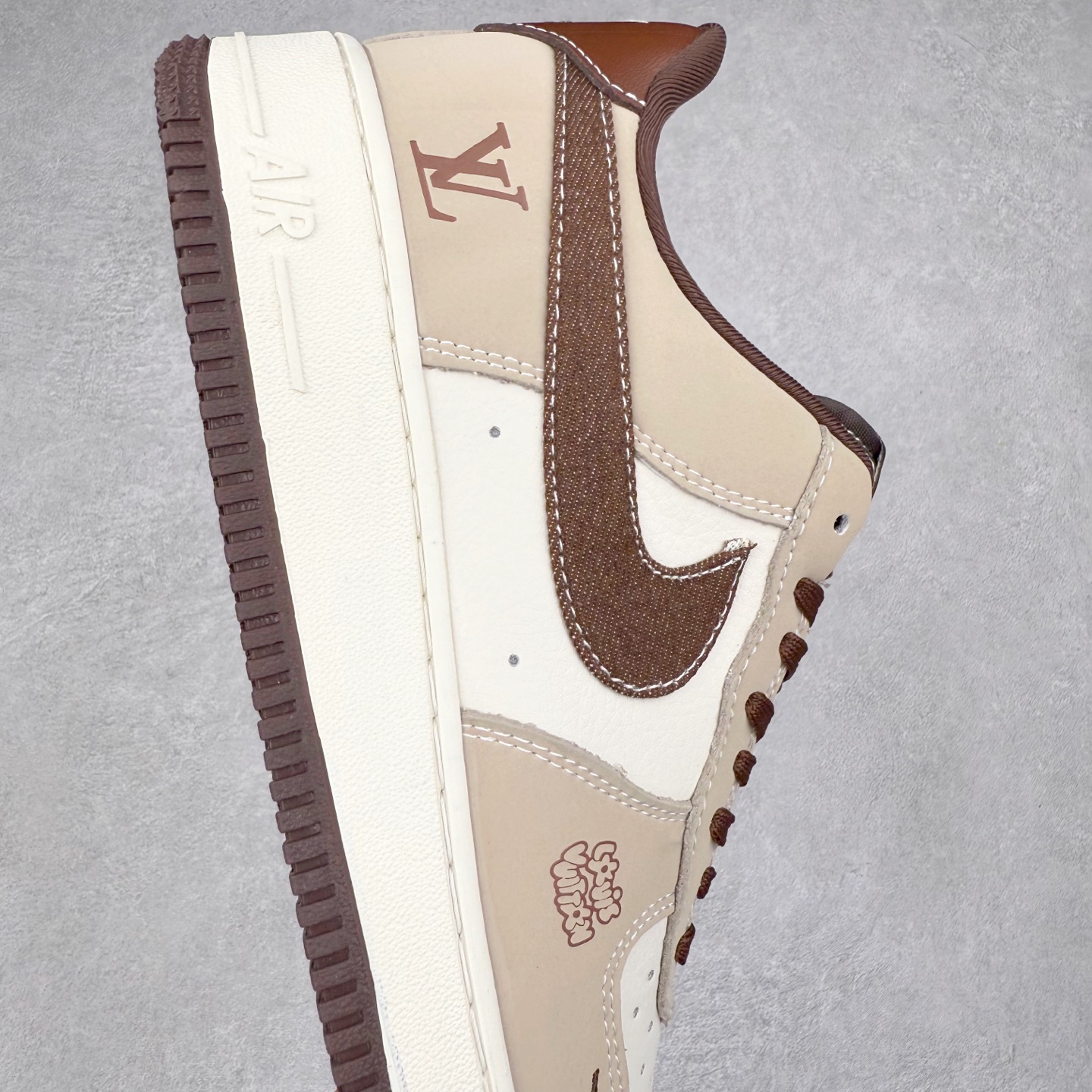 图片[6]-NK Air Force 1´07 Low 空军一号低帮百搭休闲运动板鞋 KK1988-091 柔软、弹性十足的缓震性能和出色的中底设计 横跨复古与现代的外型结合 造就出风靡全球 三十多年的Force 1 直到今天还深受青睐 实拍调校N版已经零色差零失真 百分百还原实物色彩所见即所得 不存在货不对板色差等低级问题 选购参考实物拍摄 不混卖不参货 只用心做好货严格选品 承诺混一赔十 尺码：36 36.5 37.5 38 38.5 39 40 40.5 41 42 42.5 43 44 44.5 45-选品中心