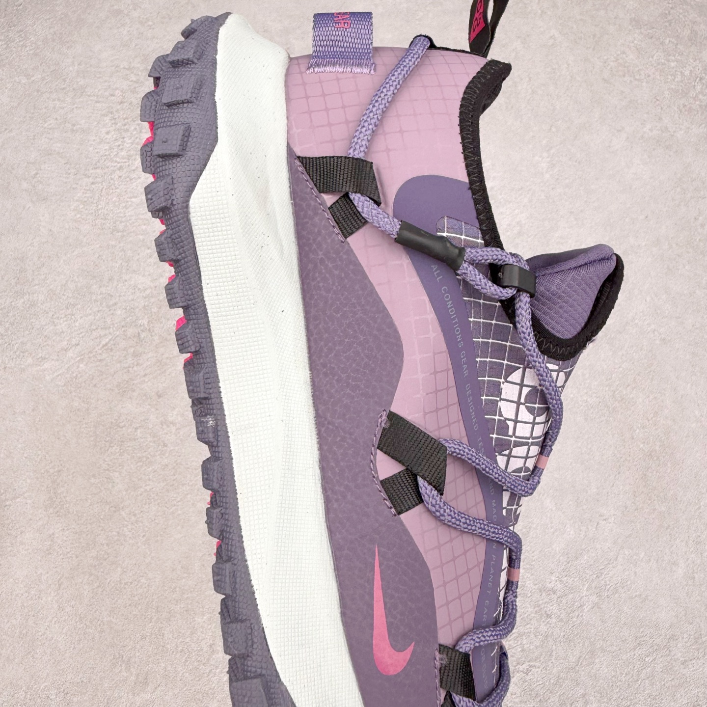 图片[6]-＃纯原福利 NK ACG Mountain Fly SE 复古潮流户外登山鞋防水慢跑鞋 全新来袭 该款沿袭前代高帮版型的设计传统 轻盈鞋面结合灵巧的脚踝包裹设计 为双足打造出一体化的舒适脚感 助力轻松畅行 中底融入柔软的React泡棉与Vaporfiy 科技 让你在岩石小径徒步时也像行走在都市般轻松舒适 粘性橡胶大底铸就了攀岩级别的出众抓地力 助你从容面对各种环境挑战 尺码：36 36.5 37.5 38 38.5 39 40 40.5 41 42 42.5 43 44 44.5 45 46-选品中心