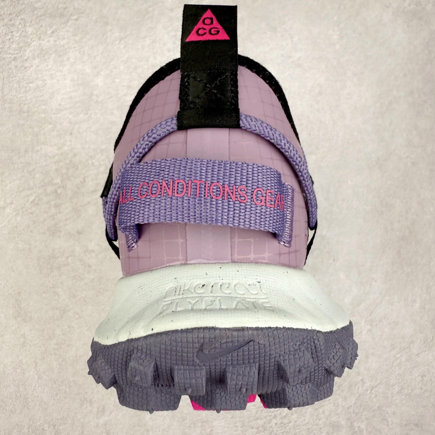 图片[8]-＃纯原福利 NK ACG Mountain Fly SE 复古潮流户外登山鞋防水慢跑鞋 全新来袭 该款沿袭前代高帮版型的设计传统 轻盈鞋面结合灵巧的脚踝包裹设计 为双足打造出一体化的舒适脚感 助力轻松畅行 中底融入柔软的React泡棉与Vaporfiy 科技 让你在岩石小径徒步时也像行走在都市般轻松舒适 粘性橡胶大底铸就了攀岩级别的出众抓地力 助你从容面对各种环境挑战 尺码：36 36.5 37.5 38 38.5 39 40 40.5 41 42 42.5 43 44 44.5 45 46-选品中心