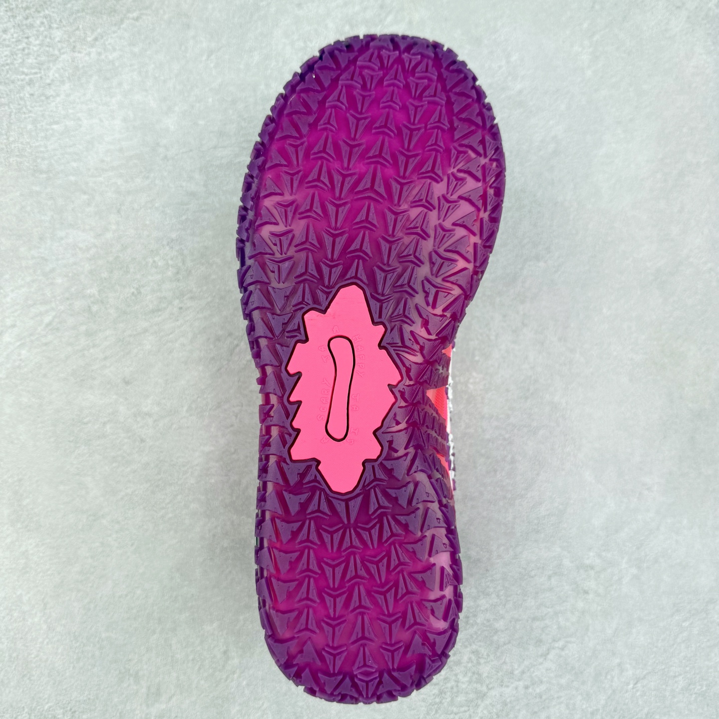 图片[9]-NK JA3 EP 莫兰特三代低帮篮球鞋 以鲜艳明亮的色调脱颖而出。鞋舌上醒目地展示着 “ JA ” 标志，而后跟上的 “ 12 ：AM ” 则以独特的设计呈现。鞋头和鞋舌采用透气运动网布制成，确保舒适耐用。在第一款鞋型的基础上进行了重大升级，采用更为挺拔的鞋口设计，为脚踝带来更佳的包裹与支撑感。侧面独特波纹纹理细节，打破了单调，赋予鞋子灵动与活力的视觉体验。中底部分巧妙借鉴了科比 5 的经典元素，融入斑点细节，增强了整体美学吸引力。实拍调校N版已经零色差零失真 百分百还原实物色彩所见即所得 不存在货不对板色差等低级问题 选购参考实物拍摄 不混卖不参货 只用心做好货严格选品 承诺混一赔十 尺码：40 40.5 41 42 42.5 43 44 44.5 45 46-选品中心