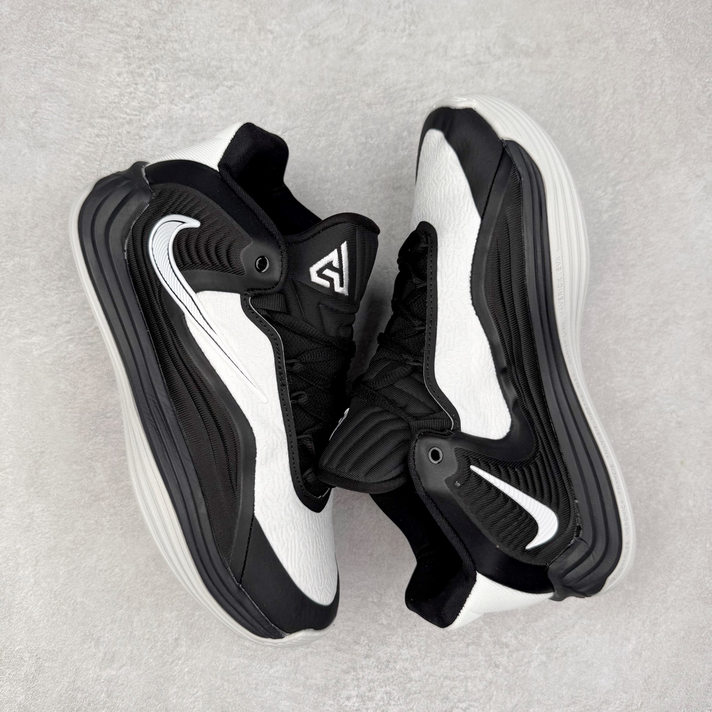 图片[3]-NK Zoom Freak 7 EP 字母哥七代支持轻实战篮球鞋 依旧沿袭了低帮的设定 保证实战的灵活性 类蝉翼网纱材质打造的鞋面带来更极致的轻量化 鞋舌上点缀字母哥的个人 Logo 彰显了签名鞋身份 整体设计采用了 Zoom Freak 系列一贯的风格 鞋身上有巨大的 Swoosh 贯穿中底 甚至延伸到了鞋跟后侧 鞋身线条相比前代圆润了一些 鞋头造型和侧面的观感隐约有 Air Jordan 36 的影子 足弓处延伸到中底的 Swoosh 部分做了开窗设计 中底的造型也加入了更多的几何棱角线条 辨识度依旧 尺码：40 40.5 41 42 42.5 43 44 44.5 45 46-选品中心