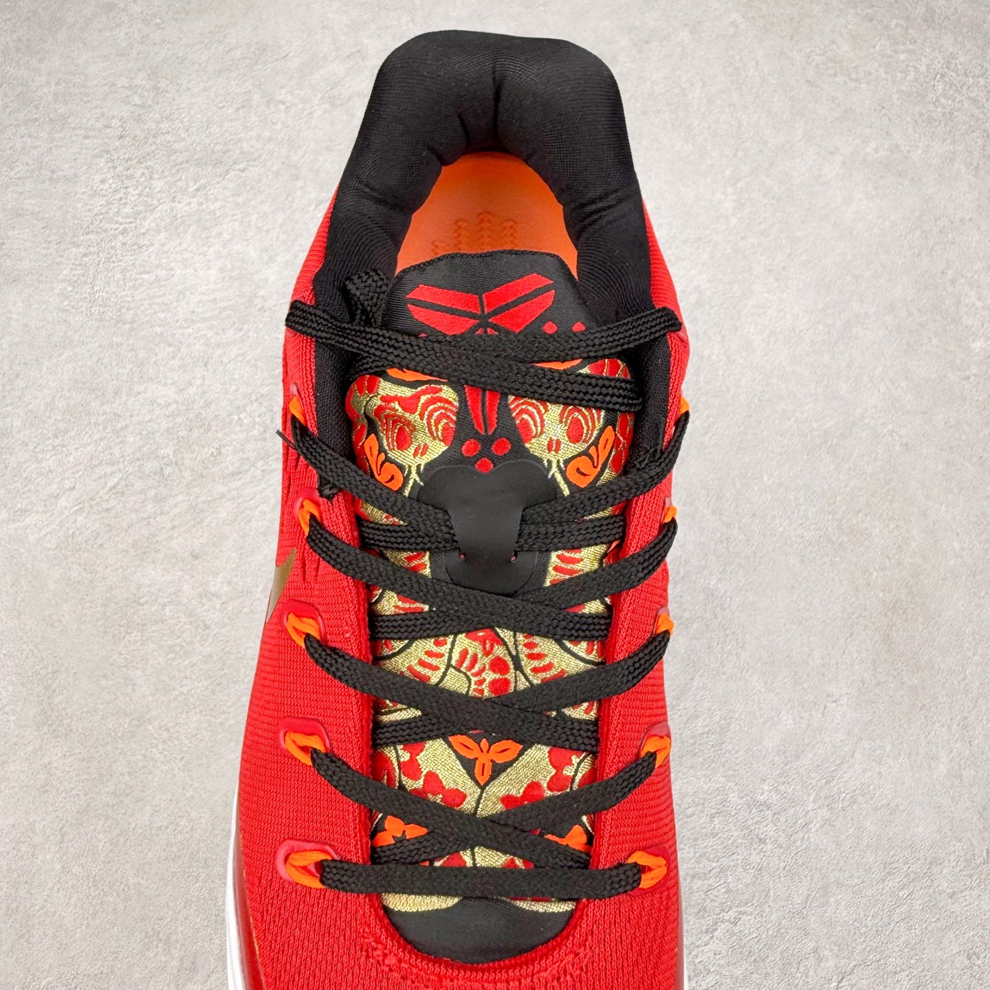 图片[5]-NK Kobe 9 EM 科比九代舒适百搭防滑耐磨 低帮篮球鞋 黑红色 683251-670 实拍调校N版已经零色差零失真 百分百还原实物色彩所见即所得 不存在货不对板色差等低级问题 选购参考实物拍摄 不混卖不参货 只用心做好货严格选品 承诺混一赔十 尺码：36 36.5 37.5 38 38.5 39 40 40.5 41 42 42.5 43 44 44.5 45-选品中心