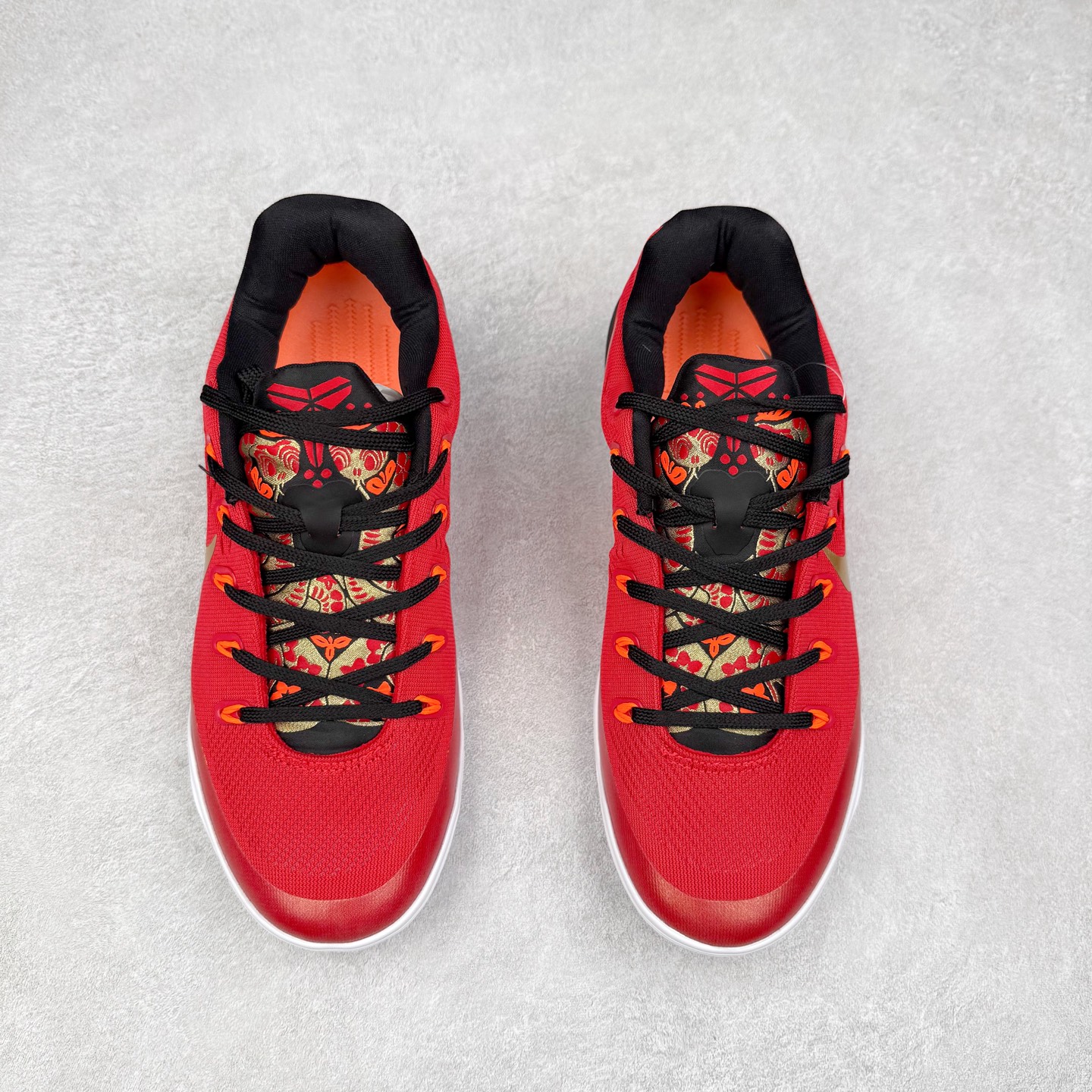 图片[2]-NK Kobe 9 EM 科比九代舒适百搭防滑耐磨 低帮篮球鞋 黑红色 683251-670 实拍调校N版已经零色差零失真 百分百还原实物色彩所见即所得 不存在货不对板色差等低级问题 选购参考实物拍摄 不混卖不参货 只用心做好货严格选品 承诺混一赔十 尺码：36 36.5 37.5 38 38.5 39 40 40.5 41 42 42.5 43 44 44.5 45-选品中心