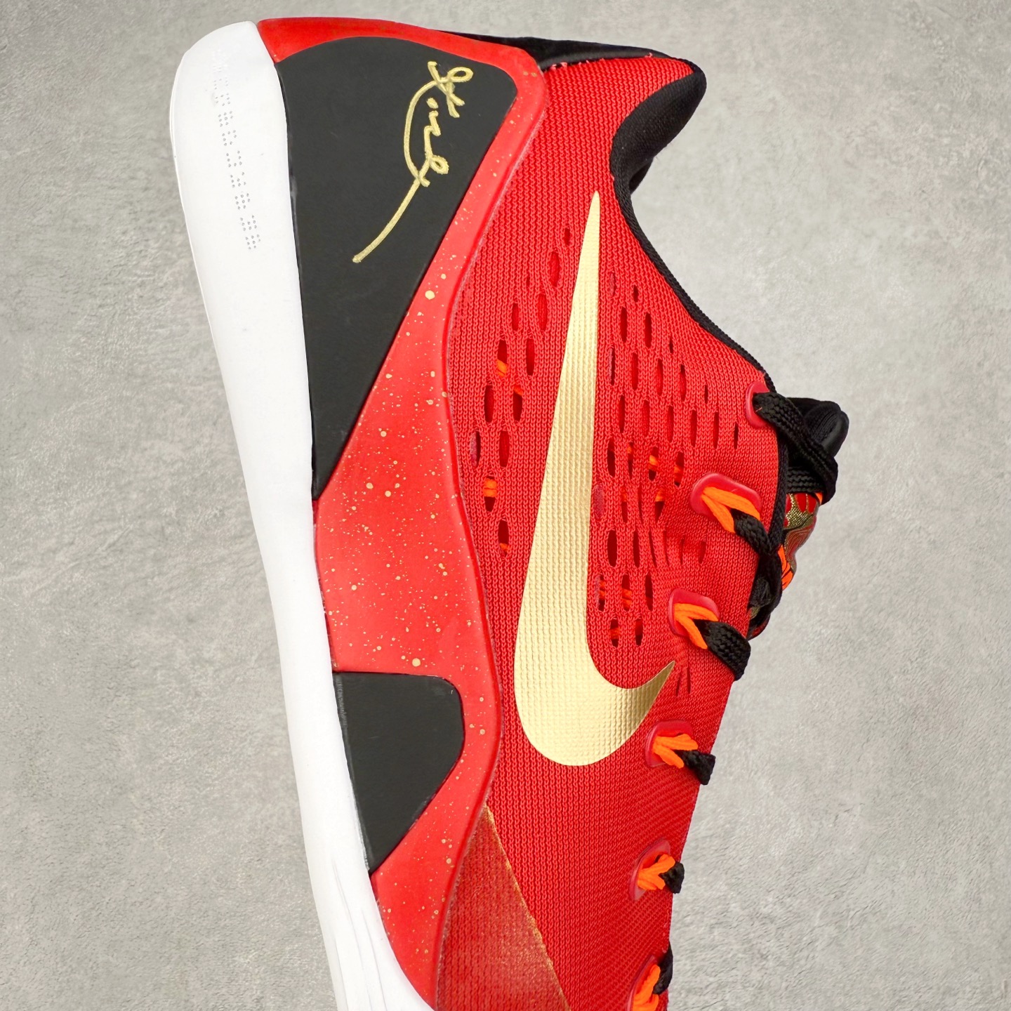 图片[6]-NK Kobe 9 EM 科比九代舒适百搭防滑耐磨 低帮篮球鞋 黑红色 683251-670 实拍调校N版已经零色差零失真 百分百还原实物色彩所见即所得 不存在货不对板色差等低级问题 选购参考实物拍摄 不混卖不参货 只用心做好货严格选品 承诺混一赔十 尺码：36 36.5 37.5 38 38.5 39 40 40.5 41 42 42.5 43 44 44.5 45-选品中心