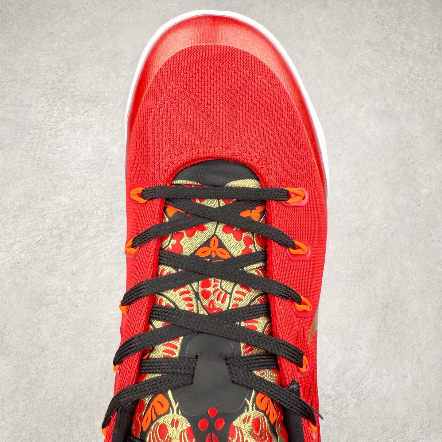 图片[4]-NK Kobe 9 EM 科比九代舒适百搭防滑耐磨 低帮篮球鞋 黑红色 683251-670 实拍调校N版已经零色差零失真 百分百还原实物色彩所见即所得 不存在货不对板色差等低级问题 选购参考实物拍摄 不混卖不参货 只用心做好货严格选品 承诺混一赔十 尺码：36 36.5 37.5 38 38.5 39 40 40.5 41 42 42.5 43 44 44.5 45-选品中心