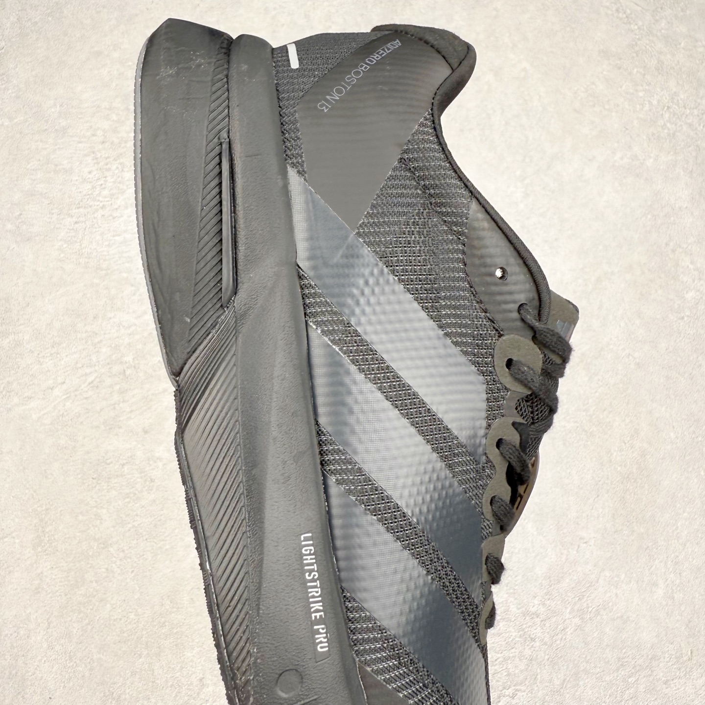 图片[6]-AD Adizero Boston 13 夏季透气网眼竞速跑鞋 JS4941 融合Lightstrike和Lightstrike Pro技术 采用乙烯/乙酸乙烯酯(EVA)材质 打造舒适中底 含ENERGYROD能量碳柱 旨在为步伐添活力 尺码：36 36.5 37 38 38.5 39 40 40.5 41 42 42.5 43 44 44.5 45-选品中心