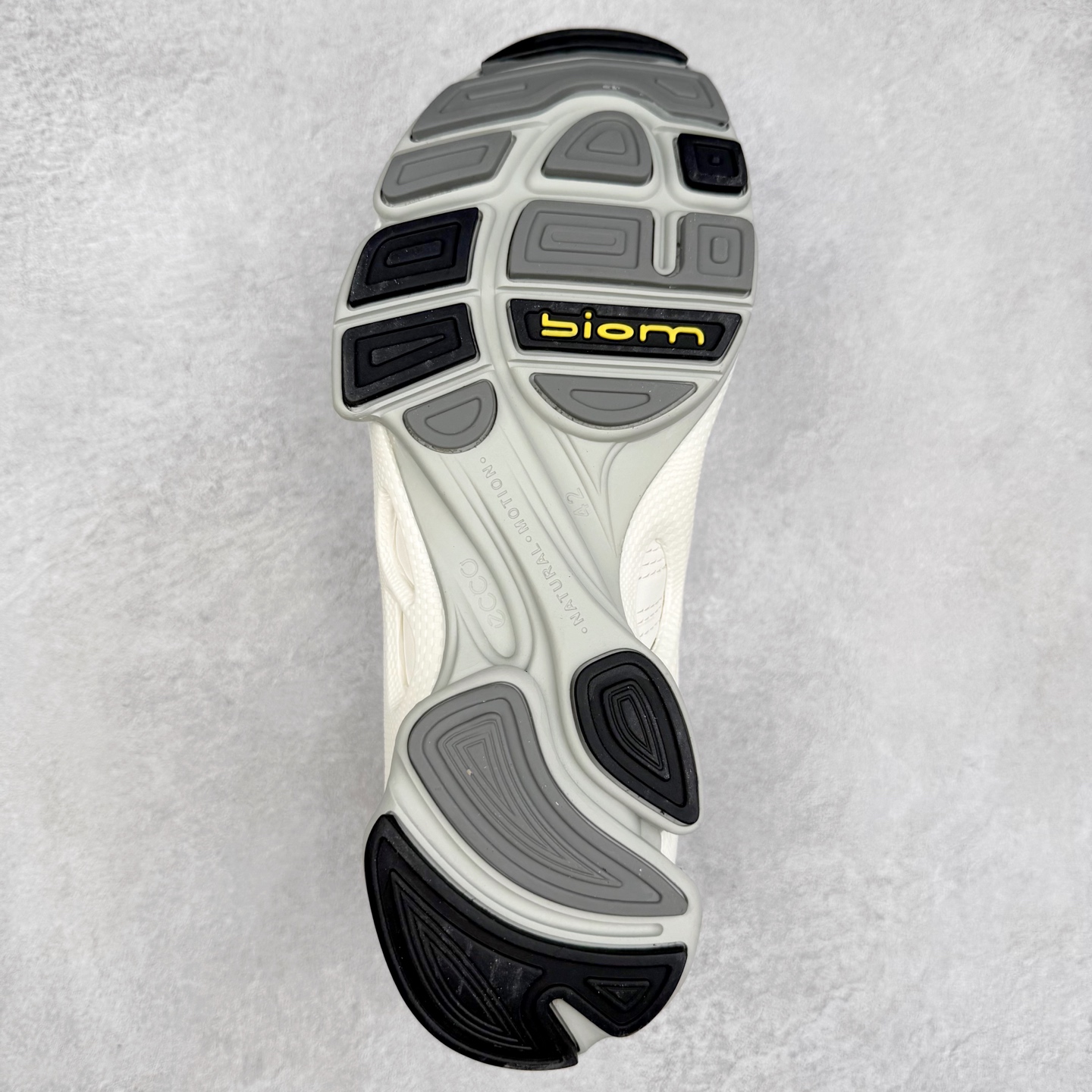 图片[9]-ECCO爱步老爹鞋男士夏季新款 飞织网面百搭潮流户外运动鞋 健步BIOM系列新款 全新的轻量发泡底材与直接注塑橡胶大底相结合 柔软舒适，轻量回弹，脚感更轻盈 鞋面采用GORE-TEX飞织网面与牛皮相结合 给你贴心透气呵护 自然律动科技 符合人体工学鞋楦 贴近足部天然形态 橡胶大底，抓地力强，具有良好的耐磨性 轻盈自如 适跑畅练 尺码：38 39 40 41 42 43 44 （皮鞋码）-选品中心