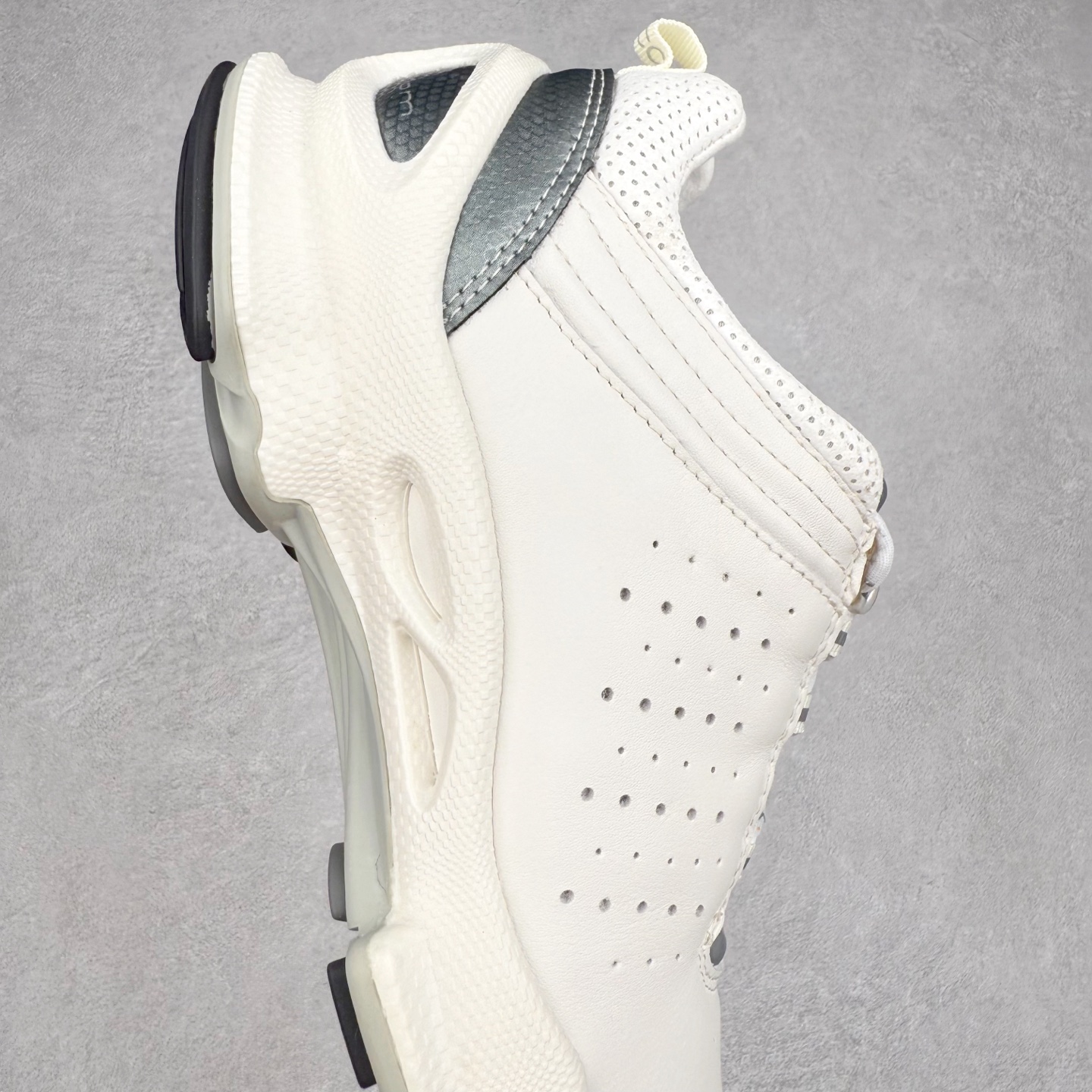 图片[6]-ECCO爱步老爹鞋男士夏季新款 飞织网面百搭潮流户外运动鞋 健步BIOM系列新款 全新的轻量发泡底材与直接注塑橡胶大底相结合 柔软舒适，轻量回弹，脚感更轻盈 鞋面采用GORE-TEX飞织网面与牛皮相结合 给你贴心透气呵护 自然律动科技 符合人体工学鞋楦 贴近足部天然形态 橡胶大底，抓地力强，具有良好的耐磨性 轻盈自如 适跑畅练 尺码：38 39 40 41 42 43 44 （皮鞋码）-选品中心