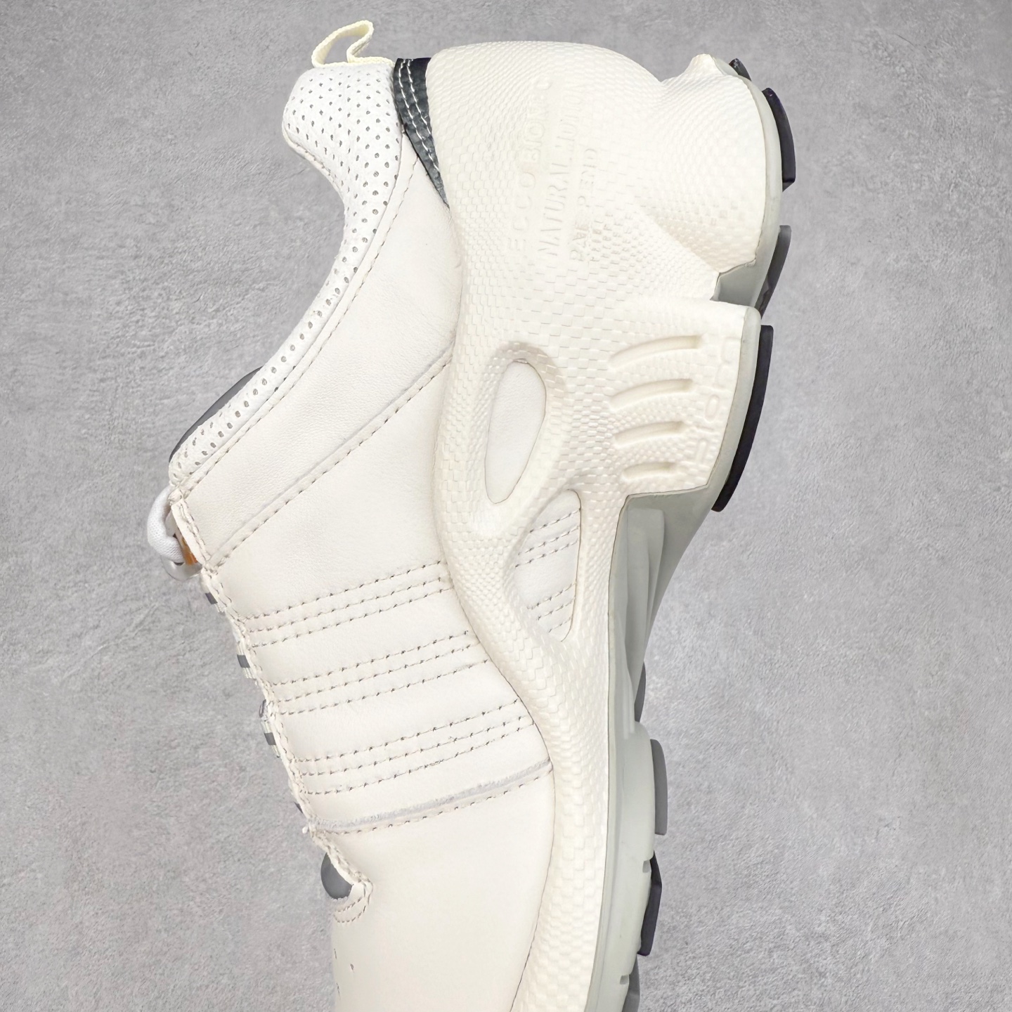 图片[7]-ECCO爱步老爹鞋男士夏季新款 飞织网面百搭潮流户外运动鞋 健步BIOM系列新款 全新的轻量发泡底材与直接注塑橡胶大底相结合 柔软舒适，轻量回弹，脚感更轻盈 鞋面采用GORE-TEX飞织网面与牛皮相结合 给你贴心透气呵护 自然律动科技 符合人体工学鞋楦 贴近足部天然形态 橡胶大底，抓地力强，具有良好的耐磨性 轻盈自如 适跑畅练 尺码：38 39 40 41 42 43 44 （皮鞋码）-选品中心