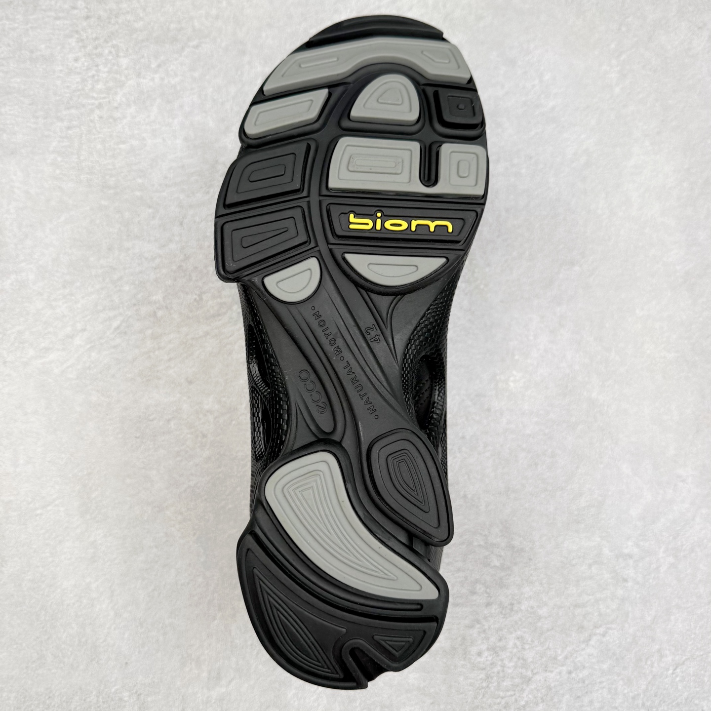 图片[9]-ECCO爱步老爹鞋男士夏季新款 飞织网面百搭潮流户外运动鞋 健步BIOM系列新款 全新的轻量发泡底材与直接注塑橡胶大底相结合 柔软舒适，轻量回弹，脚感更轻盈 鞋面采用GORE-TEX飞织网面与牛皮相结合 给你贴心透气呵护 自然律动科技 符合人体工学鞋楦 贴近足部天然形态 橡胶大底，抓地力强，具有良好的耐磨性 轻盈自如 适跑畅练 尺码：38 39 40 41 42 43 44 （皮鞋码）-选品中心