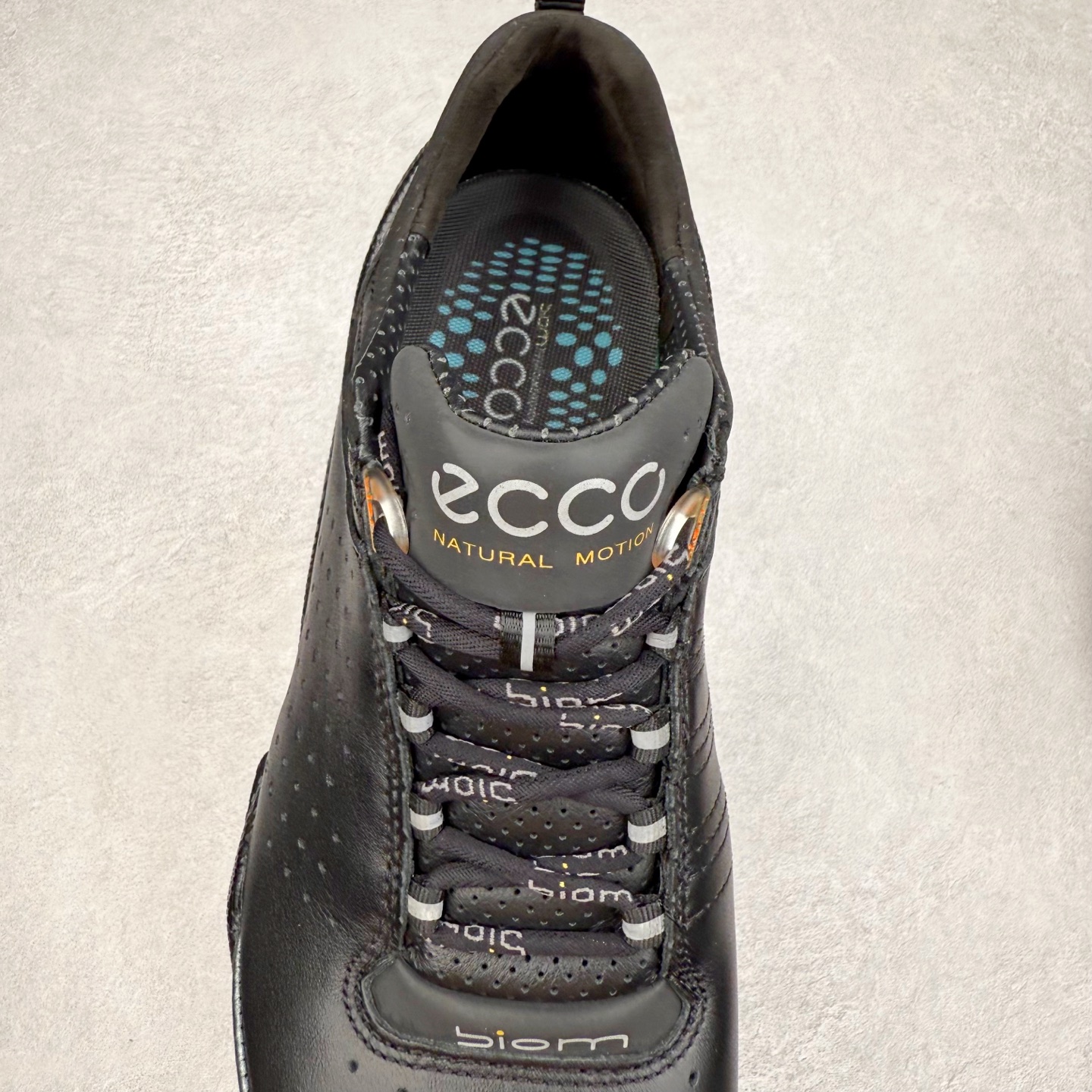 图片[5]-ECCO爱步老爹鞋男士夏季新款 飞织网面百搭潮流户外运动鞋 健步BIOM系列新款 全新的轻量发泡底材与直接注塑橡胶大底相结合 柔软舒适，轻量回弹，脚感更轻盈 鞋面采用GORE-TEX飞织网面与牛皮相结合 给你贴心透气呵护 自然律动科技 符合人体工学鞋楦 贴近足部天然形态 橡胶大底，抓地力强，具有良好的耐磨性 轻盈自如 适跑畅练 尺码：38 39 40 41 42 43 44 （皮鞋码）-选品中心