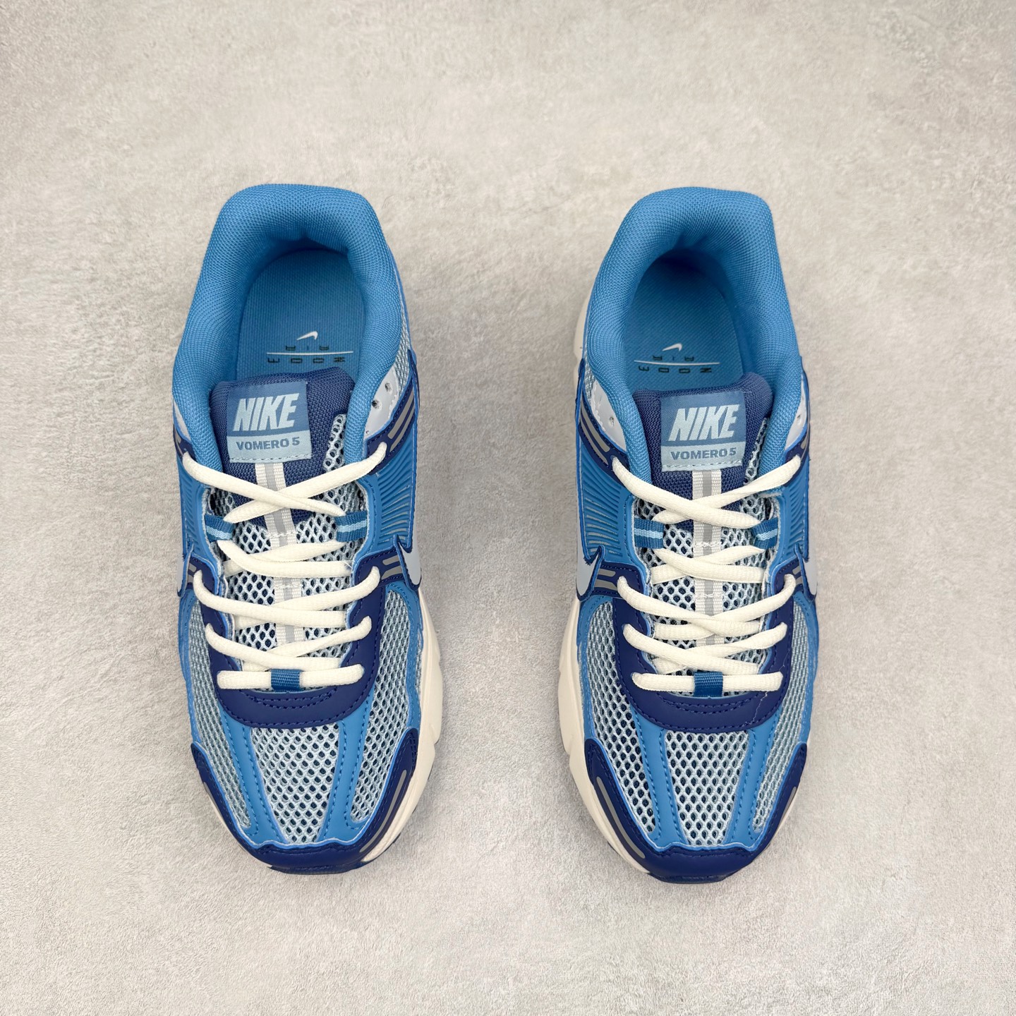 图片[2]-NK Zoom Vomero 5 经典复古潮流运动鞋 融蕴繁复设计风范和丰富层次感 缔造运动鞋佳选 助你轻松型出范 开辟独属于自己的路 鞋款采用多层设计 融入织物与合成材质 塑就本季出众鞋款 合成材质与织物组合鞋面 经久耐穿 后跟网眼拼接和透气孔设计 轻盈透气Zoom Air缓震配置提供出色回弹缓震性能 实现快速离地的出众脚感 巧糅科技感和低调设计 为鞋款注入反光细节 令你迈步间尽显闪耀魅力 结合中性色调 让你驾驭不同穿搭 打造非凡造型 尺码：36 36.5 37.5 38 38.5 39 40 40.5 41 42 42.5 43 44 44.5 45-选品中心