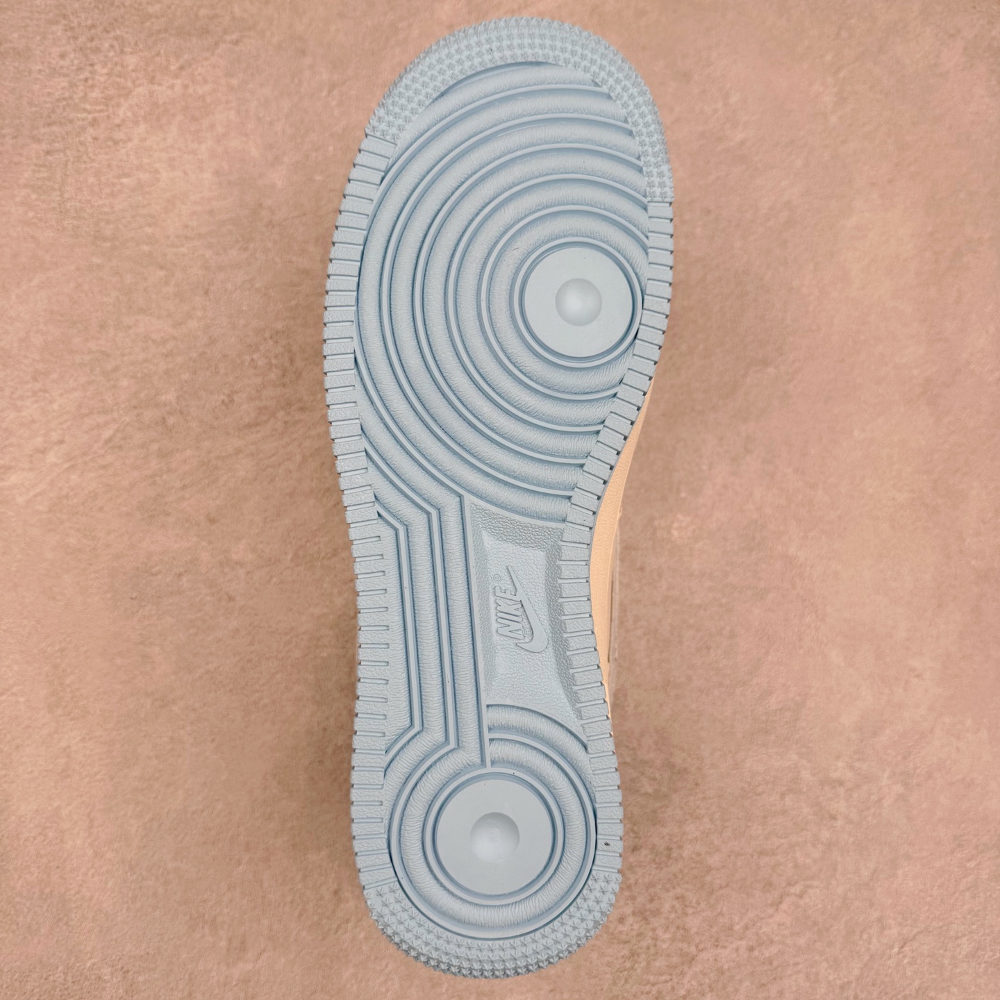 图片[9]-NK Air Force 1´07 Low 空军一号低帮百搭休闲运动板鞋 CS5288-029 柔软、弹性十足的缓震性能和出色的中底设计 横跨复古与现代的外型结合 造就出风靡全球 三十多年的Force 1 直到今天还深受青睐 实拍调校N版已经零色差零失真 百分百还原实物色彩所见即所得 不存在货不对板色差等低级问题 选购参考实物拍摄 不混卖不参货 只用心做好货严格选品 承诺混一赔十 尺码：36 36.5 37.5 38 38.5 39 40 40.5 41 42 42.5 43 44 44.5 45-选品中心