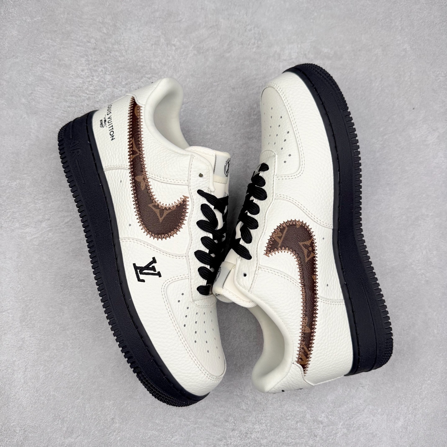 图片[3]-NK Air Force 1´07 Low 空军一号低帮百搭休闲运动板鞋 SC0601-559 柔软、弹性十足的缓震性能和出色的中底设计 横跨复古与现代的外型结合 造就出风靡全球 三十多年的Force 1 直到今天还深受青睐 实拍调校N版已经零色差零失真 百分百还原实物色彩所见即所得 不存在货不对板色差等低级问题 选购参考实物拍摄 不混卖不参货 只用心做好货严格选品 承诺混一赔十 尺码：36 36.5 37.5 38 38.5 39 40 40.5 41 42 42.5 43 44 44.5 45-选品中心