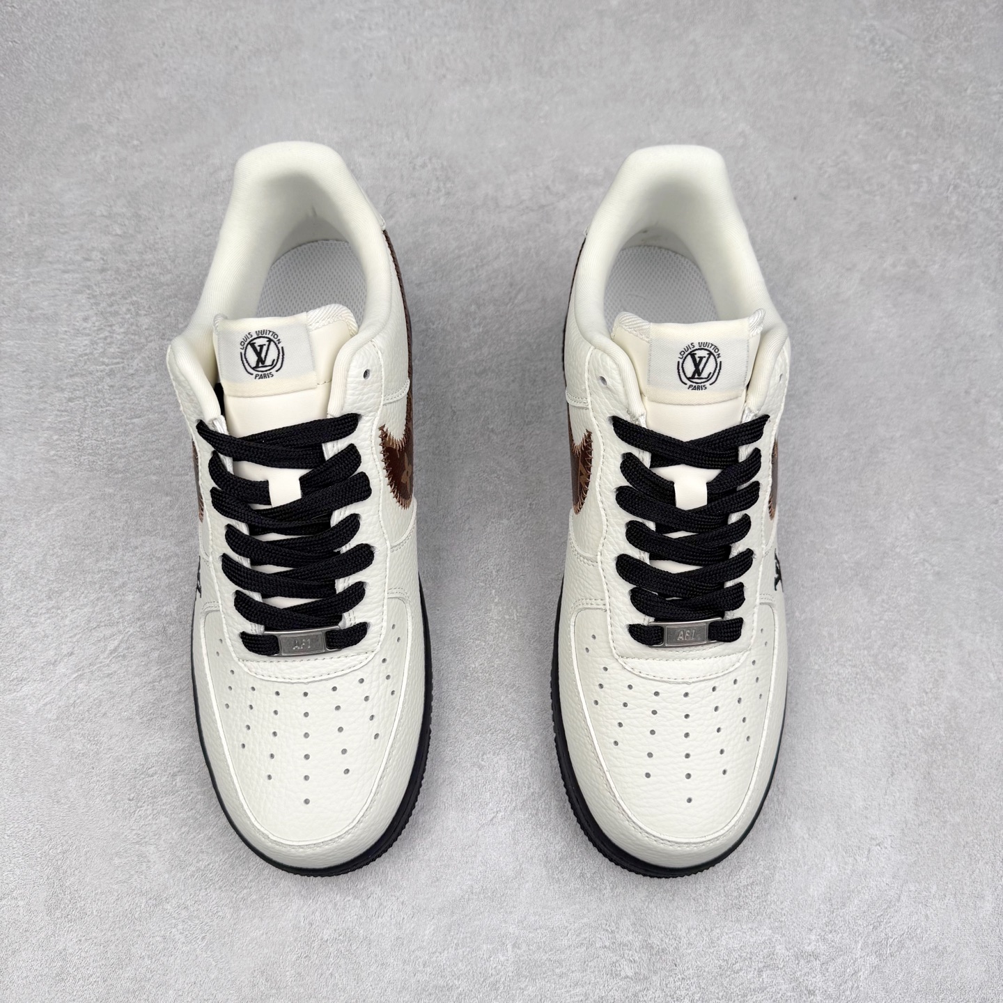 图片[2]-NK Air Force 1´07 Low 空军一号低帮百搭休闲运动板鞋 SC0601-559 柔软、弹性十足的缓震性能和出色的中底设计 横跨复古与现代的外型结合 造就出风靡全球 三十多年的Force 1 直到今天还深受青睐 实拍调校N版已经零色差零失真 百分百还原实物色彩所见即所得 不存在货不对板色差等低级问题 选购参考实物拍摄 不混卖不参货 只用心做好货严格选品 承诺混一赔十 尺码：36 36.5 37.5 38 38.5 39 40 40.5 41 42 42.5 43 44 44.5 45-选品中心