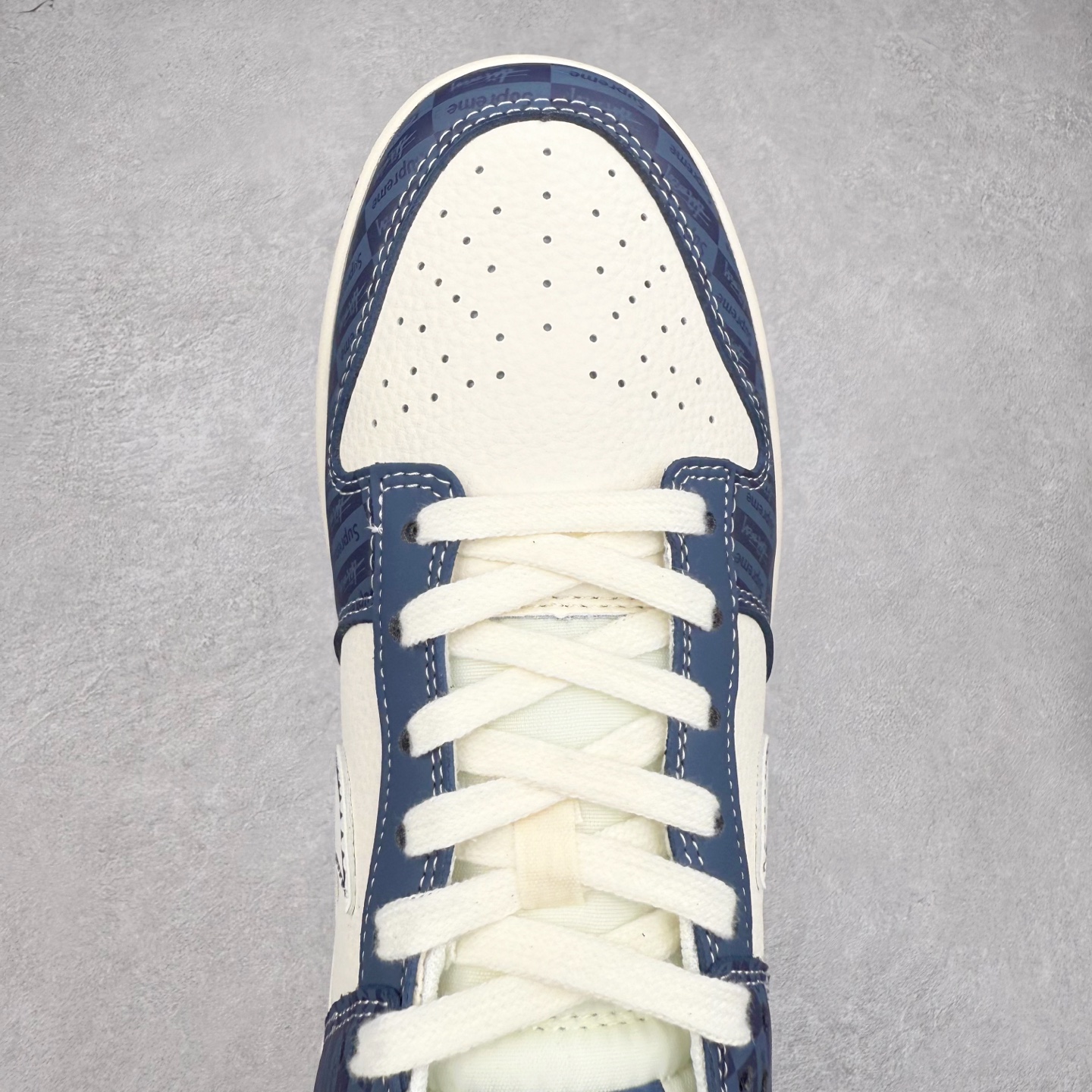 图片[4]-NK Dunk Low 定制配色 FC1688-228 大厂出品 极力推荐 原装头层材料 独家版型蒸餾加工帶來的是更好的视觉和脚感体验大厂纯原品质出货 清洁度 电绣工艺 皮料切割干净无任何毛边 细节完美 实拍调校N版已经零色差零失真 百分百还原实物色彩所见即所得 不存在货不对板色差等低级问题 选购参考实物拍摄 不混卖不参货 只用心做好货严格选品 承诺混一赔十 尺码：36 36.5 37.5 38 38.5 39 40 40.5 41 42 42.5 43 44 44.5 45-选品中心