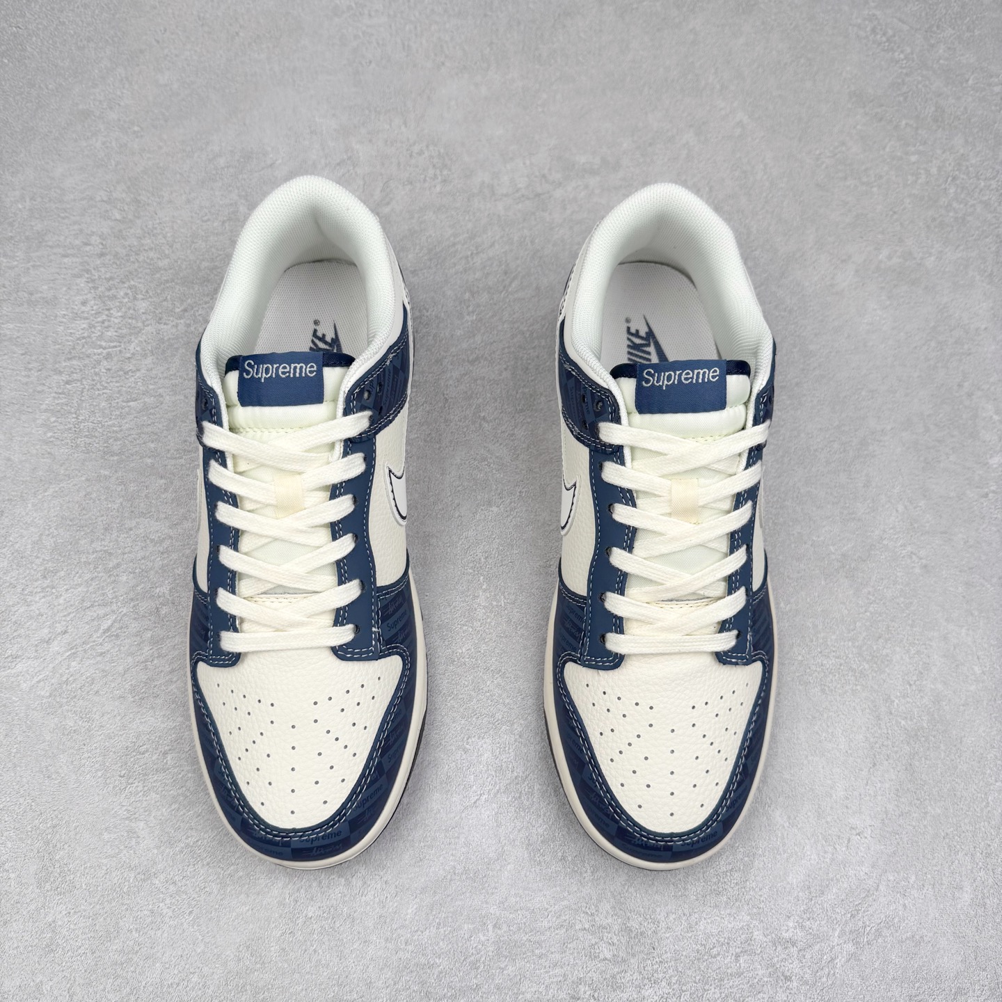 图片[2]-NK Dunk Low 定制配色 FC1688-228 大厂出品 极力推荐 原装头层材料 独家版型蒸餾加工帶來的是更好的视觉和脚感体验大厂纯原品质出货 清洁度 电绣工艺 皮料切割干净无任何毛边 细节完美 实拍调校N版已经零色差零失真 百分百还原实物色彩所见即所得 不存在货不对板色差等低级问题 选购参考实物拍摄 不混卖不参货 只用心做好货严格选品 承诺混一赔十 尺码：36 36.5 37.5 38 38.5 39 40 40.5 41 42 42.5 43 44 44.5 45-选品中心