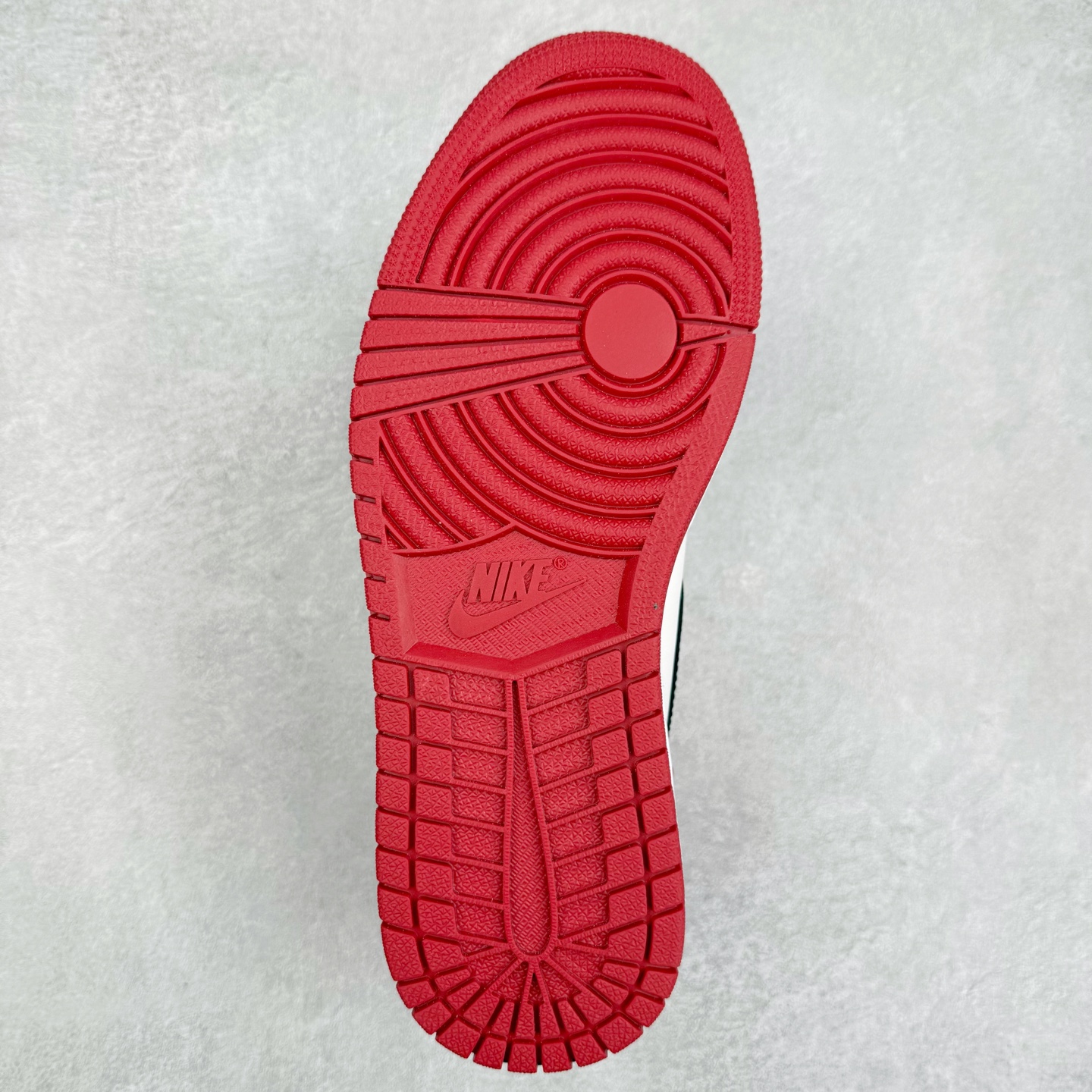 图片[9]-＃TG特价福利 Air Jordan AJ1 High 高帮全系列 性价比批次 原盒原配 大厂出品 原厂楦头纸板数据开发 鞋型公整不松垮 采购头层皮料冲裁 高整洁度 上脚原汁原味的公司货既视感 原底独立模具 中底四线拉帮完美走线 原模大底咬花 实拍调校N版已经零色差零失真 百分百还原实物色彩所见即所得 不存在货不对板色差等低级问题 选购参考实物拍摄 不混卖不参货 只用心做好货严格选品 承诺混一赔十 尺码：36 36.5 37.5 38 38.5 39 40 40.5 41 42 42.5 43 44 44.5 45 46 47.5-选品中心