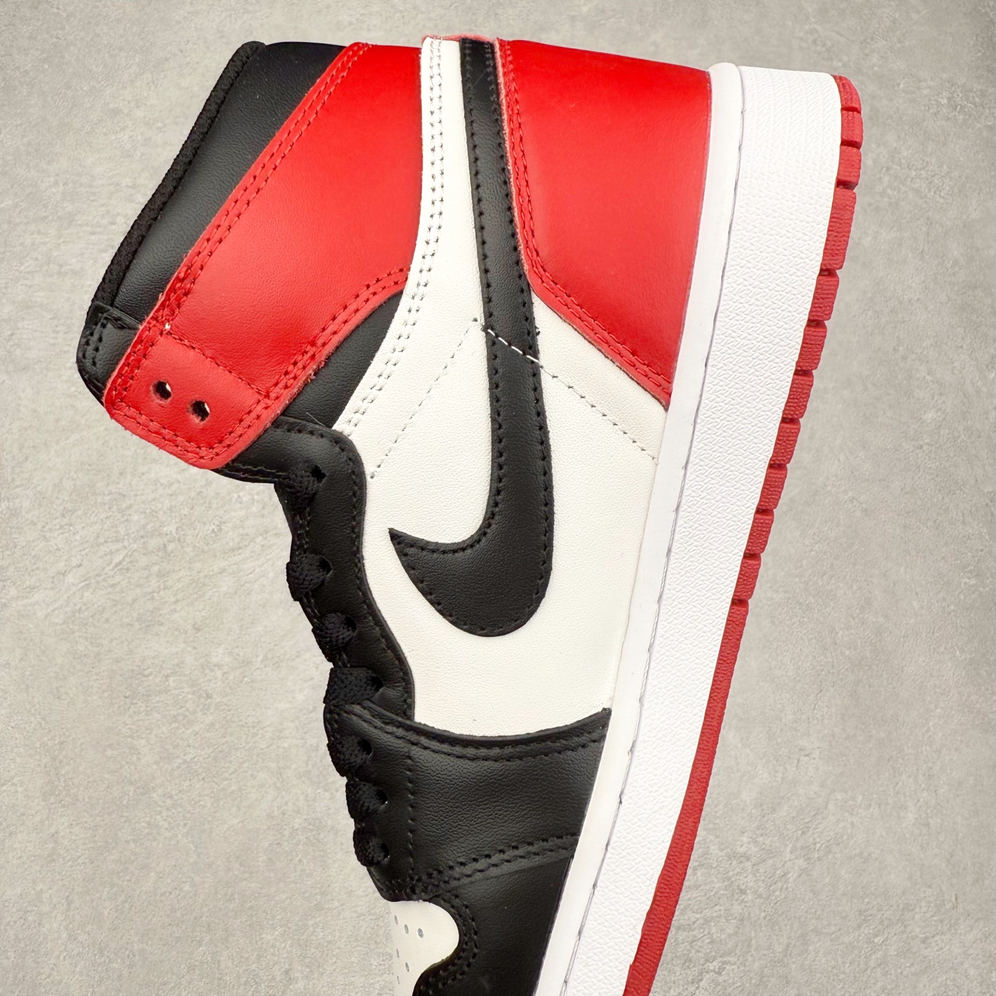 图片[7]-＃TG特价福利 Air Jordan AJ1 High 高帮全系列 性价比批次 原盒原配 大厂出品 原厂楦头纸板数据开发 鞋型公整不松垮 采购头层皮料冲裁 高整洁度 上脚原汁原味的公司货既视感 原底独立模具 中底四线拉帮完美走线 原模大底咬花 实拍调校N版已经零色差零失真 百分百还原实物色彩所见即所得 不存在货不对板色差等低级问题 选购参考实物拍摄 不混卖不参货 只用心做好货严格选品 承诺混一赔十 尺码：36 36.5 37.5 38 38.5 39 40 40.5 41 42 42.5 43 44 44.5 45 46 47.5-选品中心