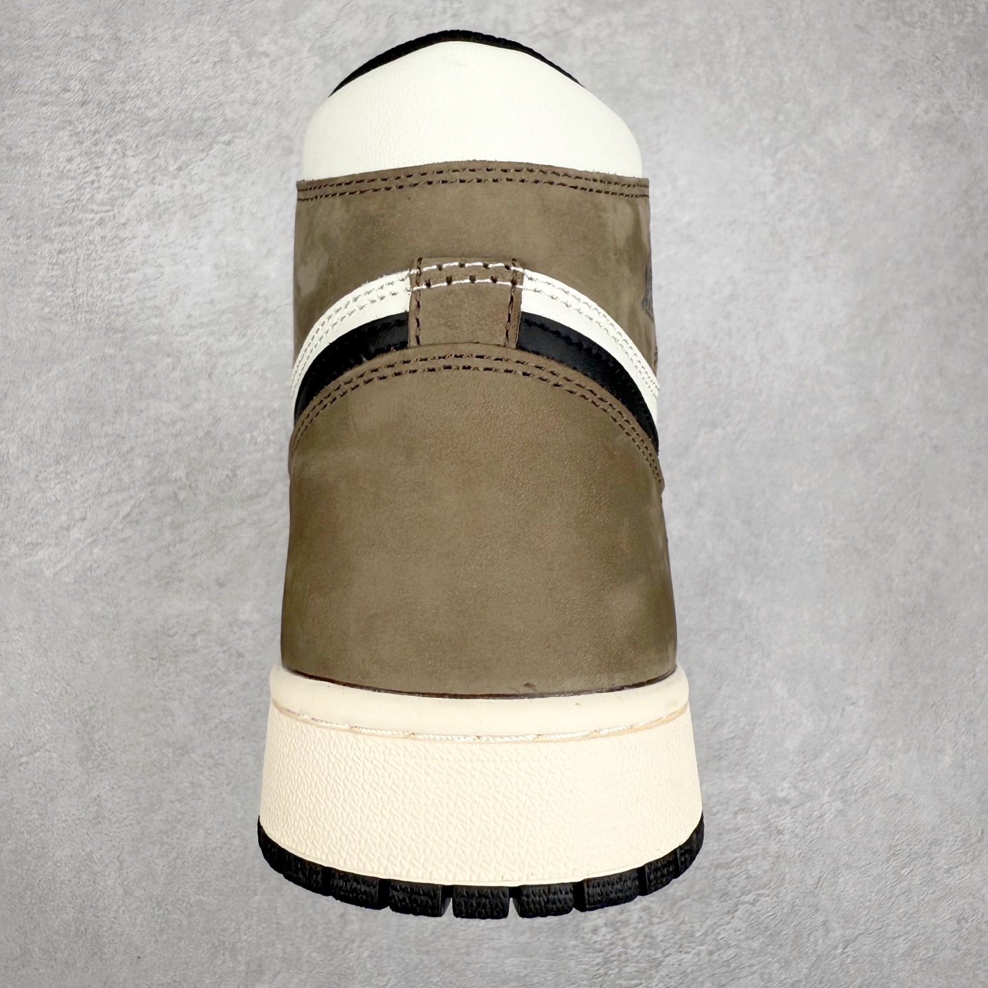 图片[8]-＃TG特价福利 Air Jordan AJ1 High 高帮全系列 性价比批次 原盒原配 大厂出品 原厂楦头纸板数据开发 鞋型公整不松垮 采购头层皮料冲裁 高整洁度 上脚原汁原味的公司货既视感 原底独立模具 中底四线拉帮完美走线 原模大底咬花 实拍调校N版已经零色差零失真 百分百还原实物色彩所见即所得 不存在货不对板色差等低级问题 选购参考实物拍摄 不混卖不参货 只用心做好货严格选品 承诺混一赔十 尺码：36 36.5 37.5 38 38.5 39 40 40.5 41 42 42.5 43 44 44.5 45 46 47.5-选品中心