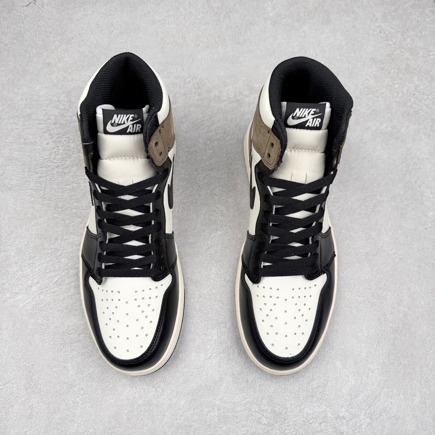 图片[2]-＃TG特价福利 Air Jordan AJ1 High 高帮全系列 性价比批次 原盒原配 大厂出品 原厂楦头纸板数据开发 鞋型公整不松垮 采购头层皮料冲裁 高整洁度 上脚原汁原味的公司货既视感 原底独立模具 中底四线拉帮完美走线 原模大底咬花 实拍调校N版已经零色差零失真 百分百还原实物色彩所见即所得 不存在货不对板色差等低级问题 选购参考实物拍摄 不混卖不参货 只用心做好货严格选品 承诺混一赔十 尺码：36 36.5 37.5 38 38.5 39 40 40.5 41 42 42.5 43 44 44.5 45 46 47.5-选品中心