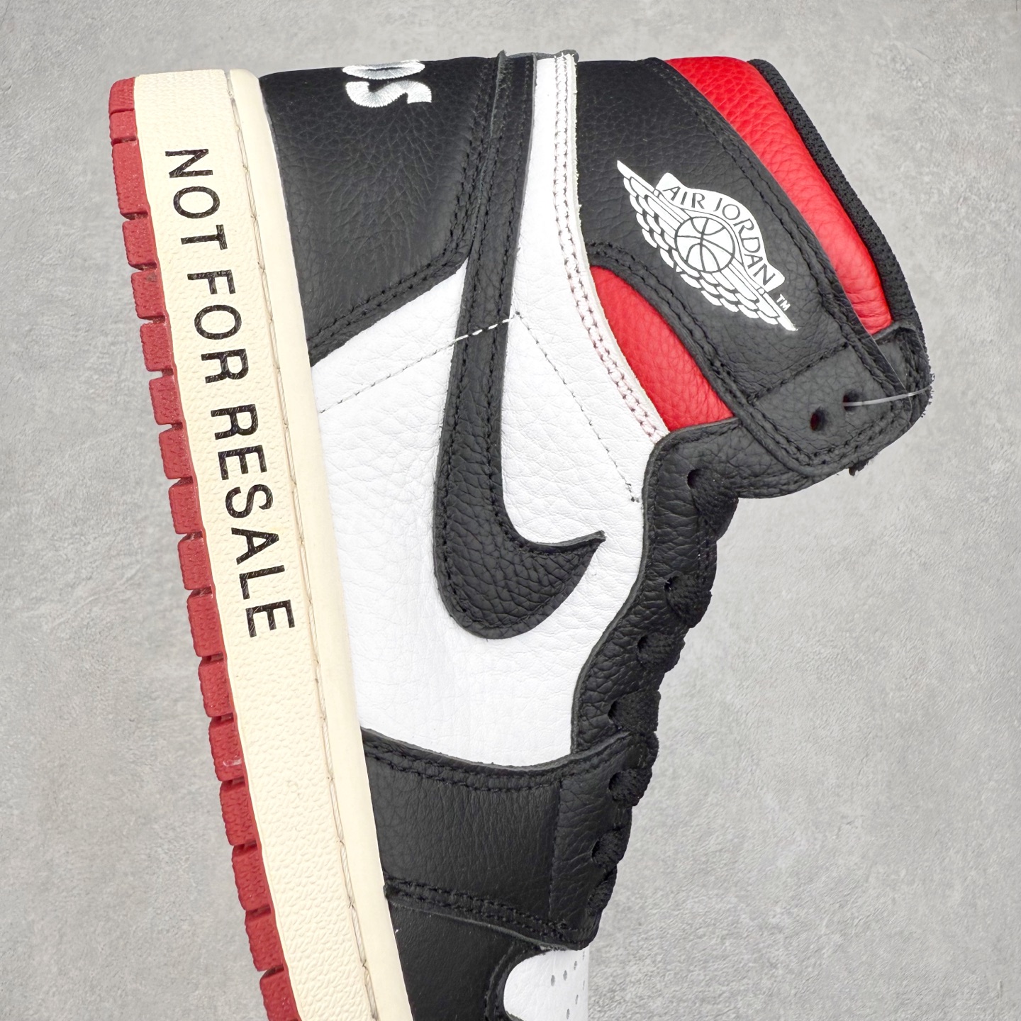 图片[6]-＃TG特价福利 Air Jordan AJ1 High 高帮全系列 性价比批次 原盒原配 大厂出品 原厂楦头纸板数据开发 鞋型公整不松垮 采购头层皮料冲裁 高整洁度 上脚原汁原味的公司货既视感 原底独立模具 中底四线拉帮完美走线 原模大底咬花 实拍调校N版已经零色差零失真 百分百还原实物色彩所见即所得 不存在货不对板色差等低级问题 选购参考实物拍摄 不混卖不参货 只用心做好货严格选品 承诺混一赔十 尺码：36 36.5 37.5 38 38.5 39 40 40.5 41 42 42.5 43 44 44.5 45 46 47.5-选品中心