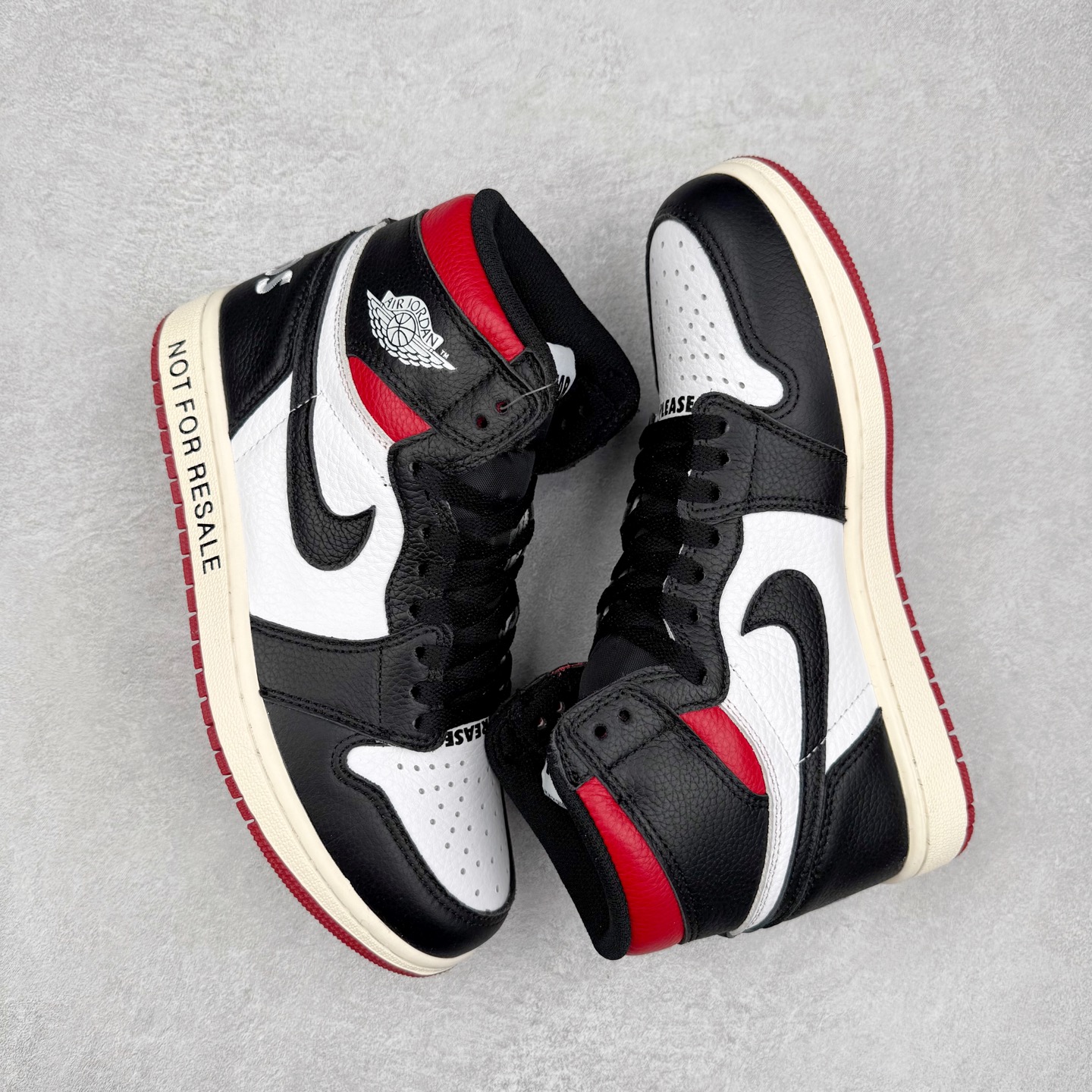 图片[3]-＃TG特价福利 Air Jordan AJ1 High 高帮全系列 性价比批次 原盒原配 大厂出品 原厂楦头纸板数据开发 鞋型公整不松垮 采购头层皮料冲裁 高整洁度 上脚原汁原味的公司货既视感 原底独立模具 中底四线拉帮完美走线 原模大底咬花 实拍调校N版已经零色差零失真 百分百还原实物色彩所见即所得 不存在货不对板色差等低级问题 选购参考实物拍摄 不混卖不参货 只用心做好货严格选品 承诺混一赔十 尺码：36 36.5 37.5 38 38.5 39 40 40.5 41 42 42.5 43 44 44.5 45 46 47.5-选品中心