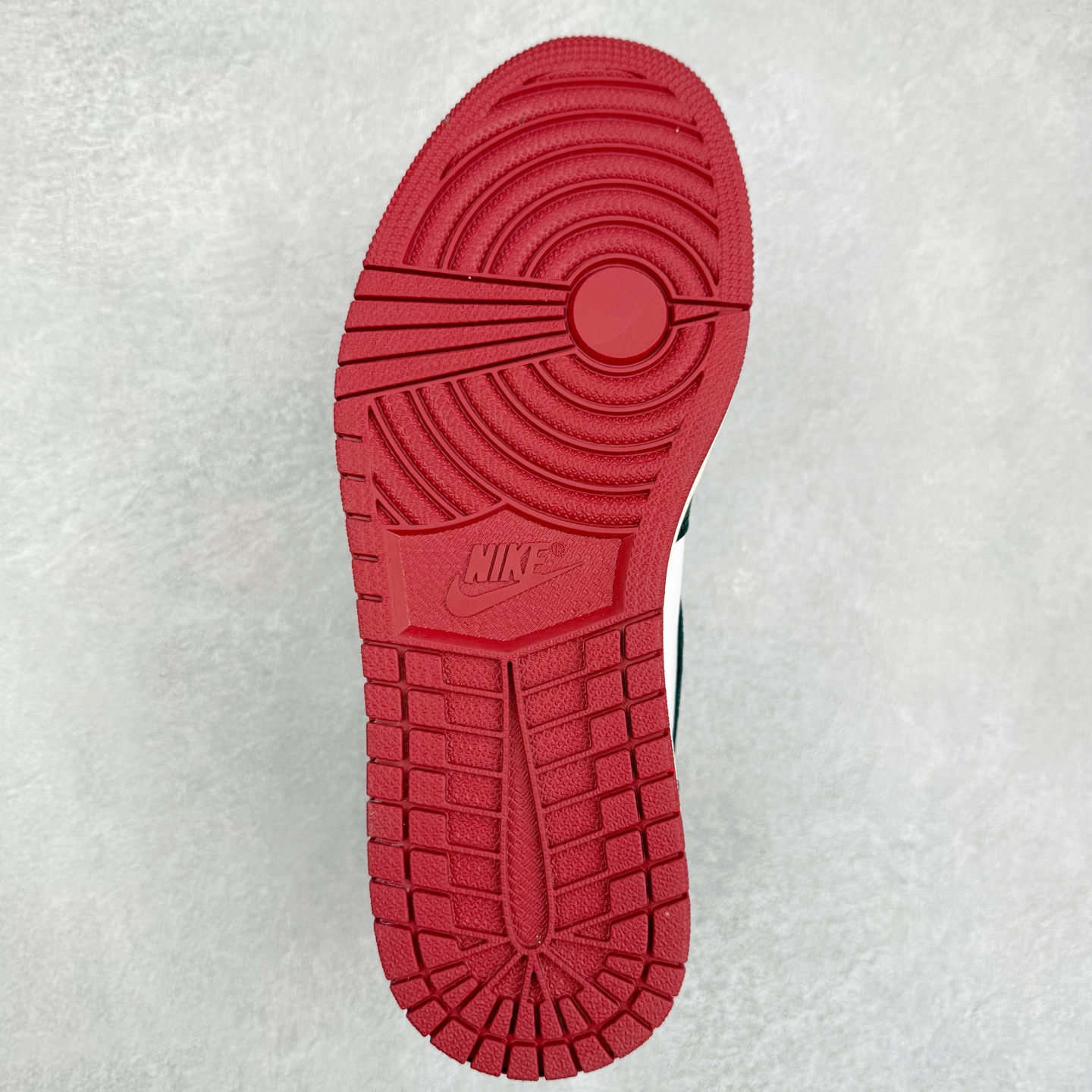 图片[9]-＃TG特价福利 Air Jordan AJ1 High 高帮全系列 性价比批次 原盒原配 大厂出品 原厂楦头纸板数据开发 鞋型公整不松垮 采购头层皮料冲裁 高整洁度 上脚原汁原味的公司货既视感 原底独立模具 中底四线拉帮完美走线 原模大底咬花 实拍调校N版已经零色差零失真 百分百还原实物色彩所见即所得 不存在货不对板色差等低级问题 选购参考实物拍摄 不混卖不参货 只用心做好货严格选品 承诺混一赔十 尺码：36 36.5 37.5 38 38.5 39 40 40.5 41 42 42.5 43 44 44.5 45 46 47.5-选品中心